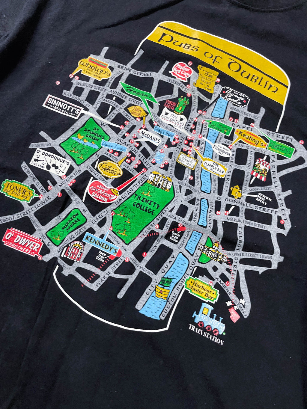 Vintage Men's Fruit of the loom Pubs of Dublin graphics black tees in M|L27 W18|SKU 4130