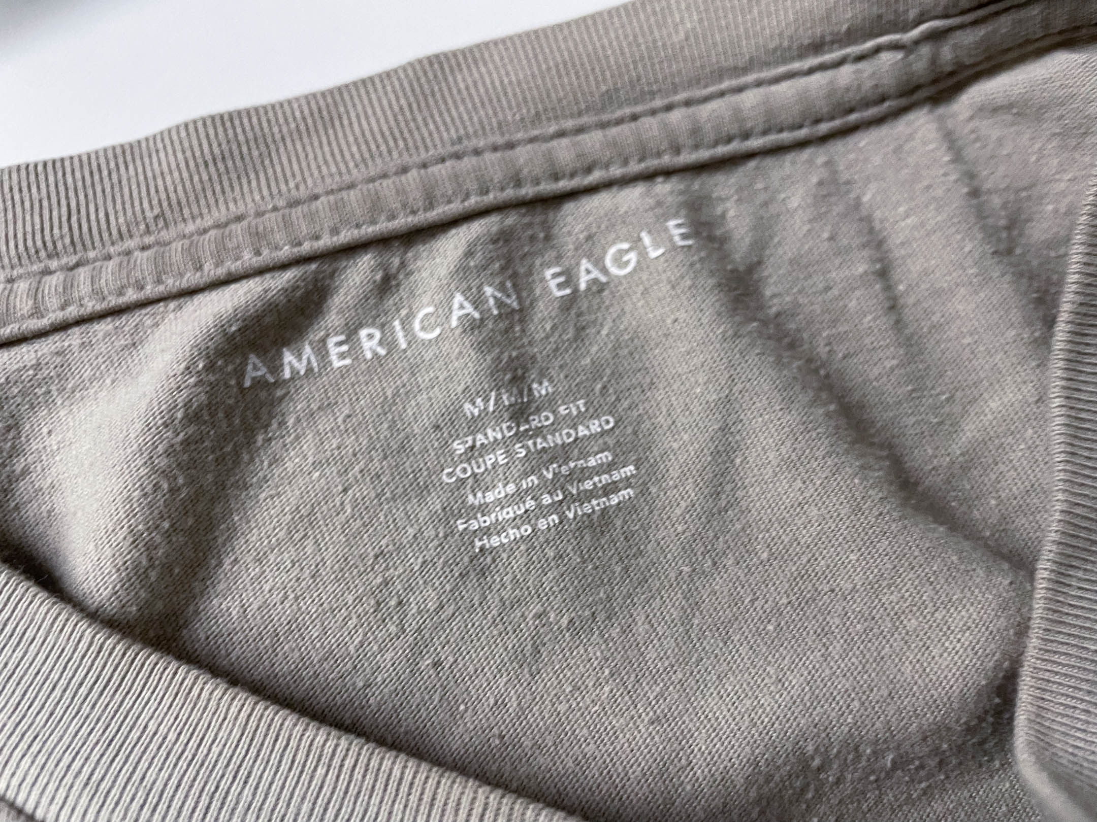 Vintage Men's American Eagle Cream standard fit tees in M|L27 W19|SKU 4132