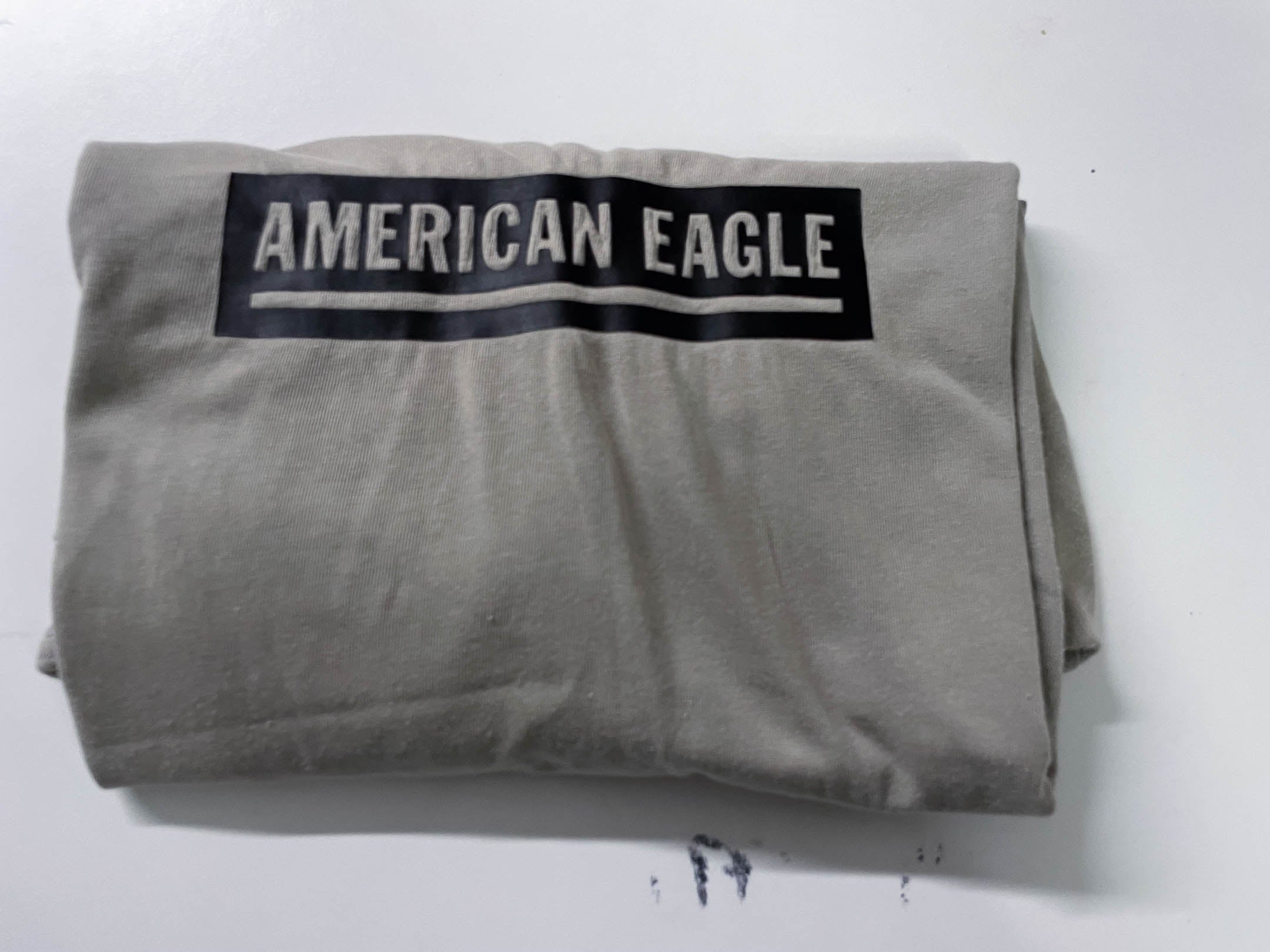 Vintage Men's American Eagle Cream standard fit tees in M|L27 W19|SKU 4132