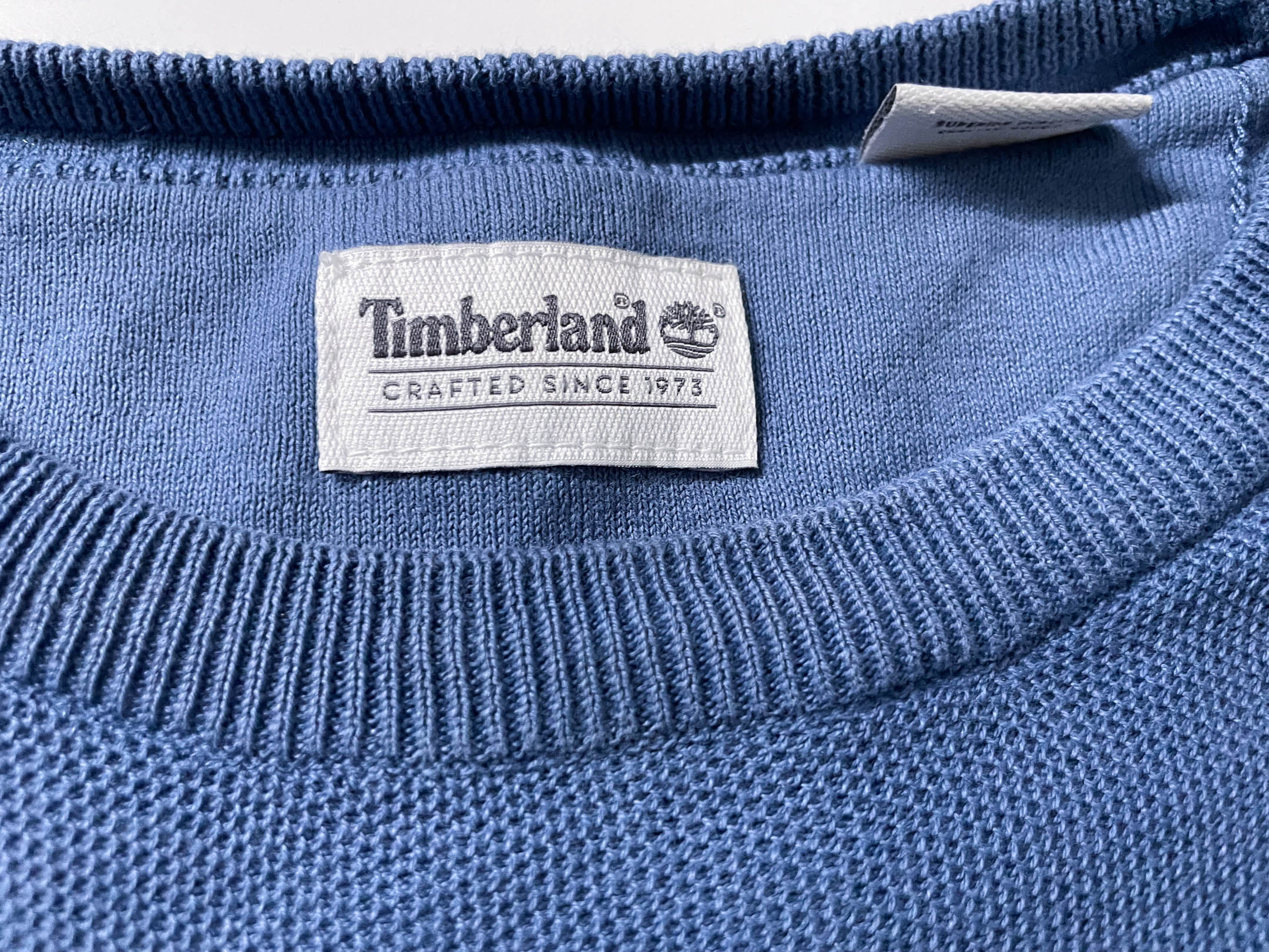 Vintage Men's Timberland 90's blue crew neck sweatshirt in M|L28 W19| SKU 4133