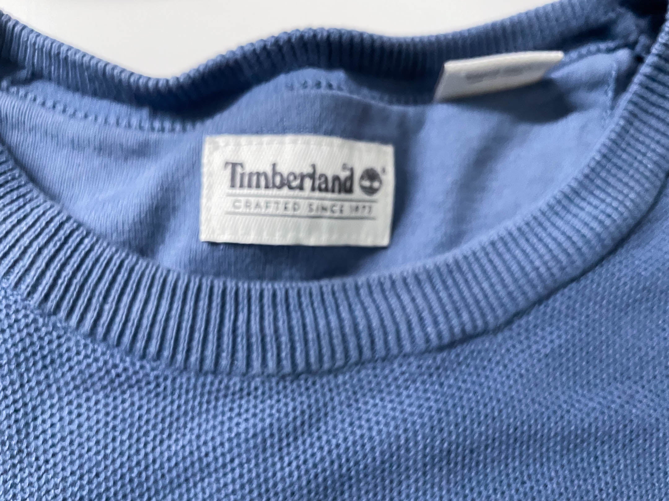Vintage Men's Timberland 90's blue crew neck sweatshirt in M|L28 W19| SKU 4133