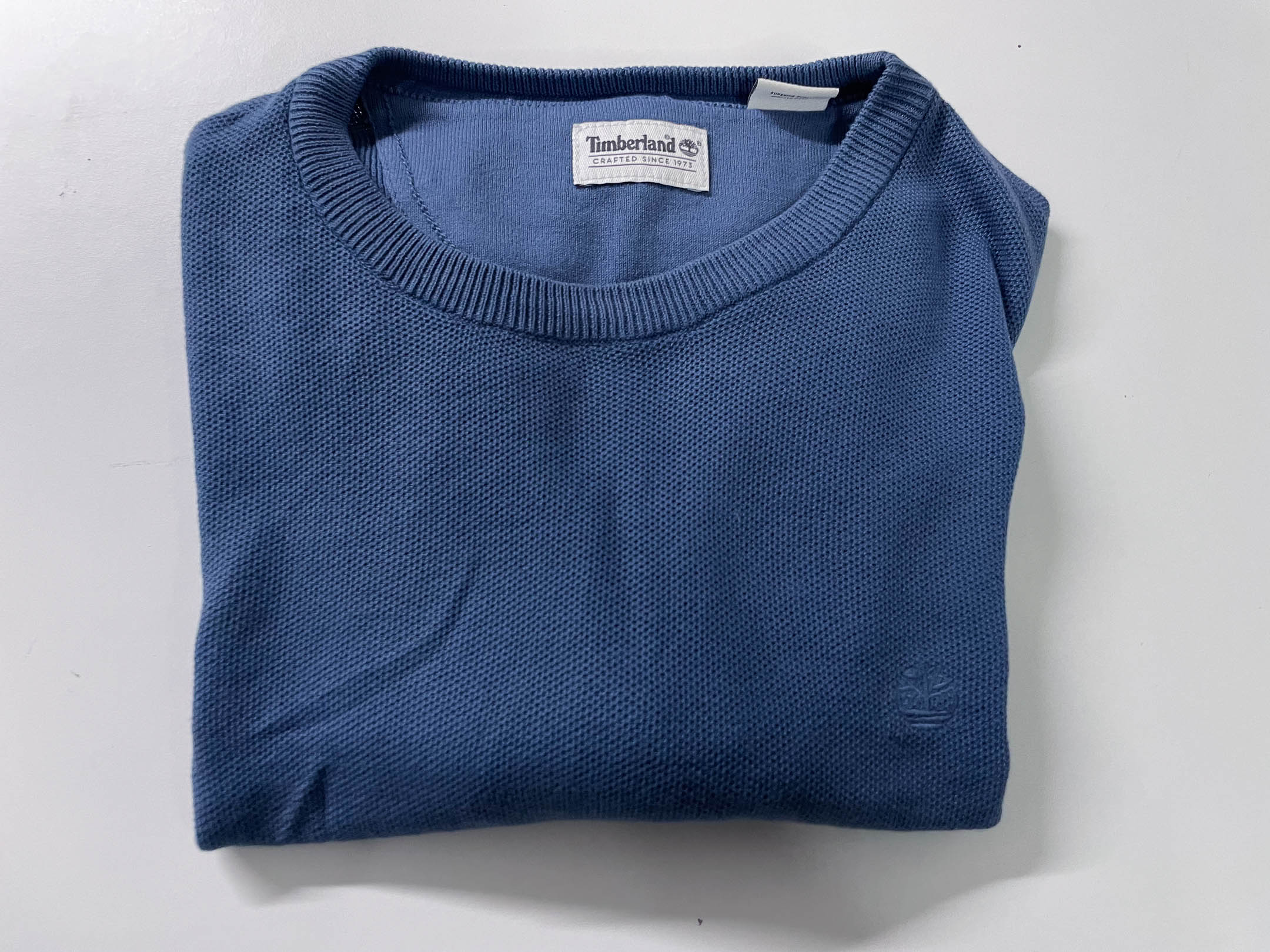 Vintage Men's Timberland 90's blue crew neck sweatshirt in M|L28 W19| SKU 4133