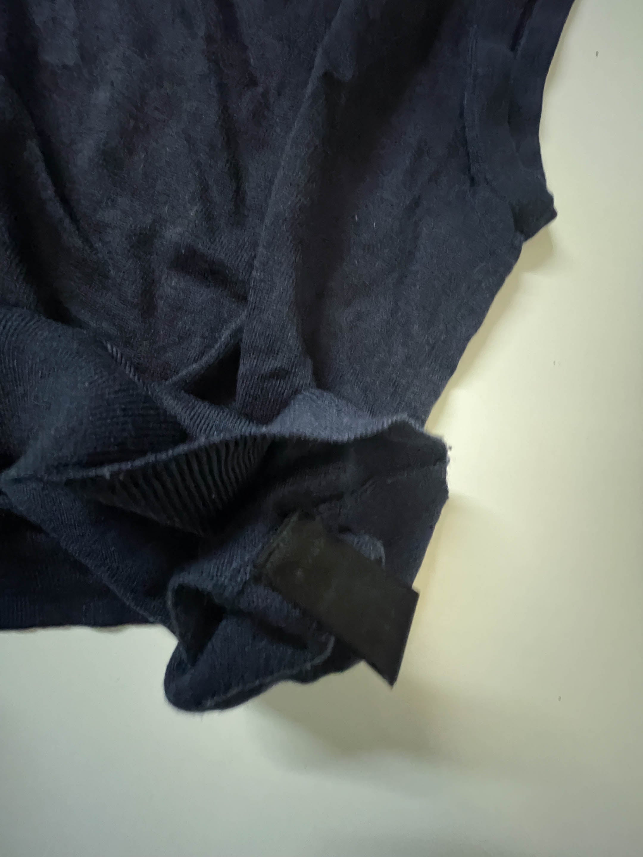 Vintage TJ made in china blue V-neck sleeveless sweater in M|L27 W18|SKU 3967