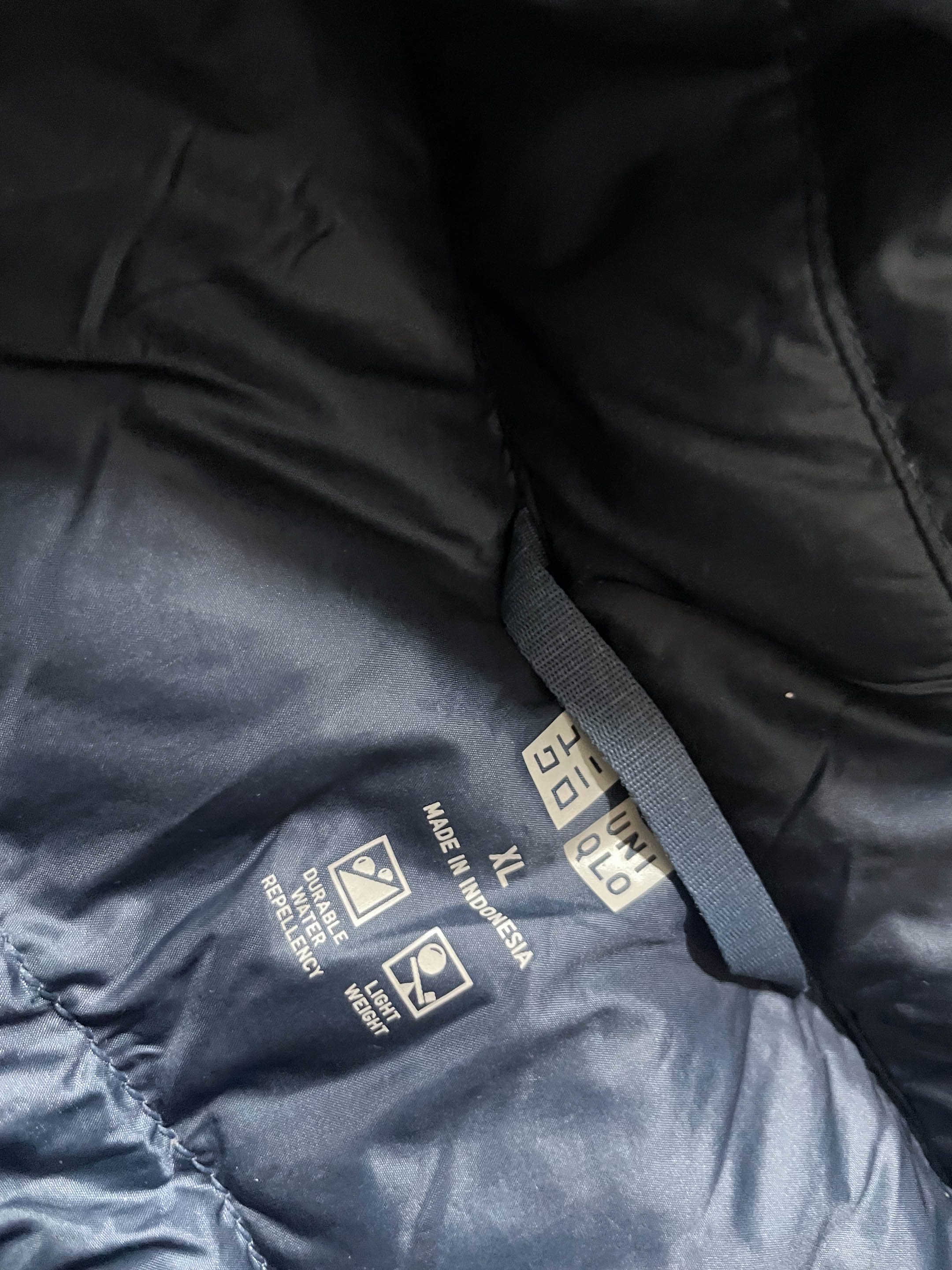 Vintage Women's Uniqlo Navy sleeveless full zip puffer padded jacket in XL|L27 W20|SKU 3971