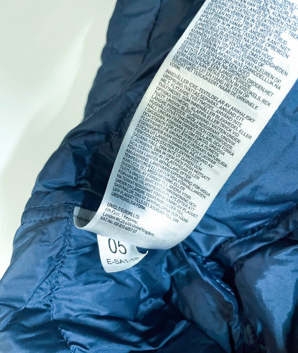 Vintage Women's Uniqlo Navy sleeveless full zip puffer padded jacket in XL|L27 W20|SKU 3971