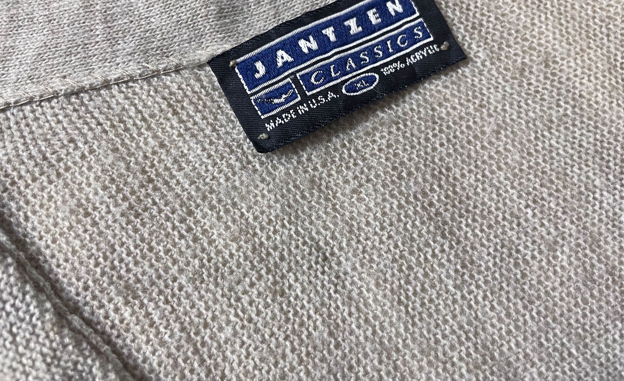 Vintage Jantzen classic cream V-neck button up cardigan in L/XL|L28 W20|SKU 3972|Made in U.S.A