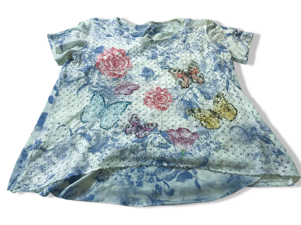 Vintage women's grey floral and animal print blouse in L/XL| L 27 W21| SKU 3977