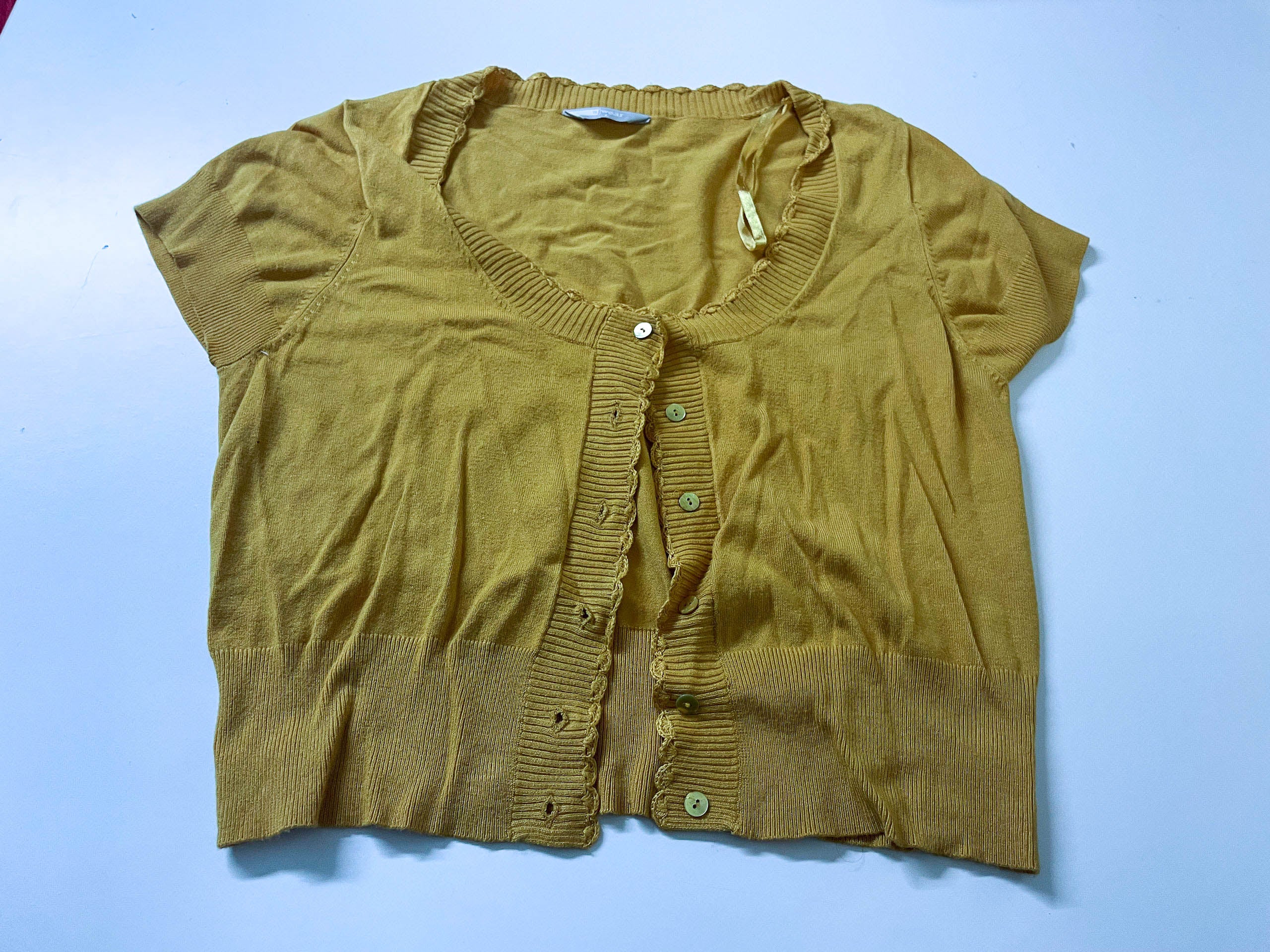 Women's  Y2k A wear mustard yellow button up cropped top in L| L20 W 18| SKU 3981