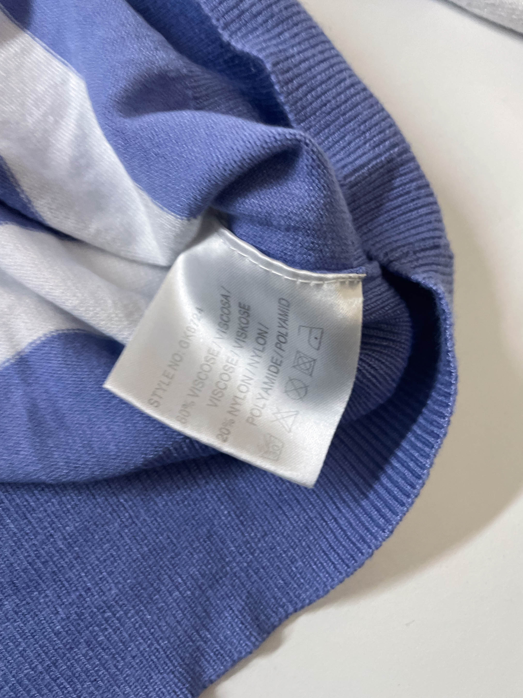 Women's y2k //text.. blue & white stripe top in L| L23 W20| SKU 3982