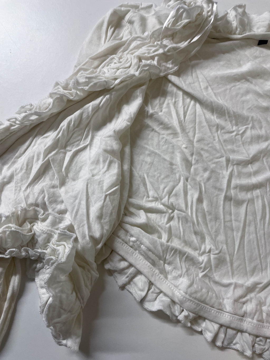 Vintage women's white ruffle long sleeve cropped top in L| L 15 W 14| SKU 3983