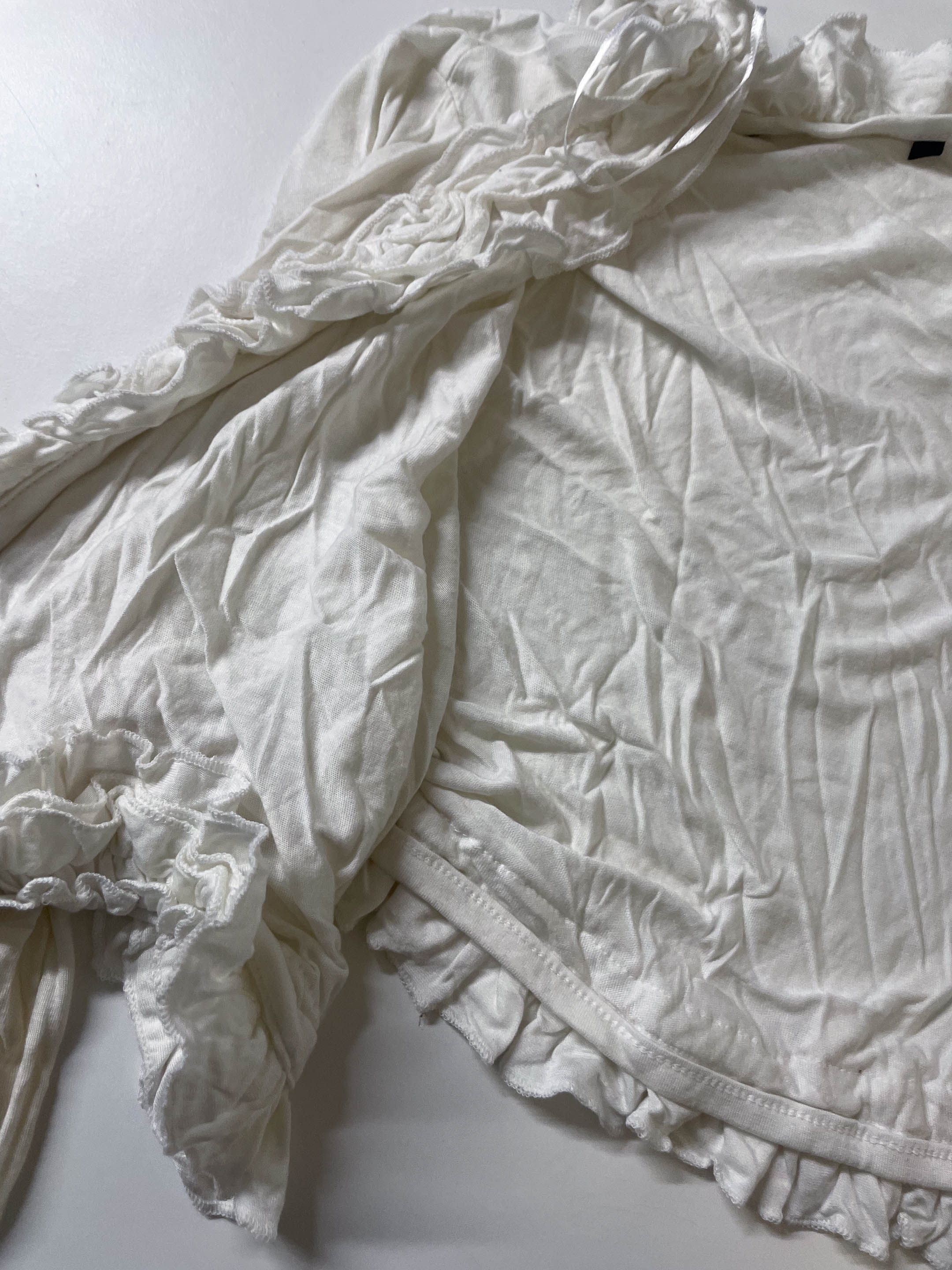 Vintage women's white ruffle long sleeve cropped top in L| L 15 W 14| SKU 3983