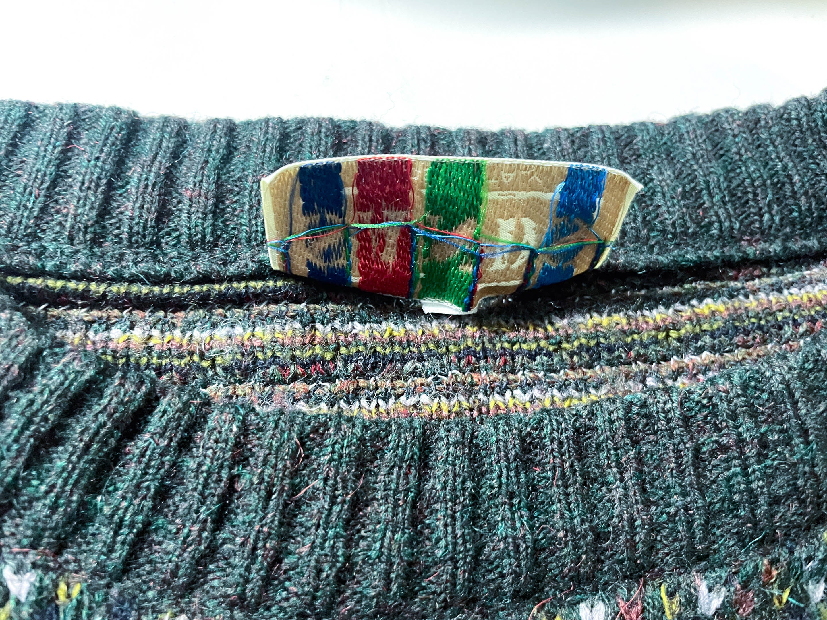 Vintage Sands made in Italy green geometric print knitted sweater in L|L27 W22|SKU 3996