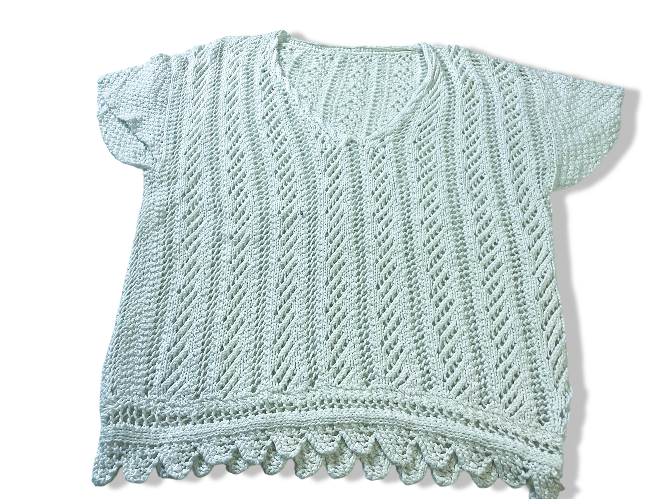 Vintage women's white crochet short sleeve V-neck top in L/XL|L27 W21| SKU 4002