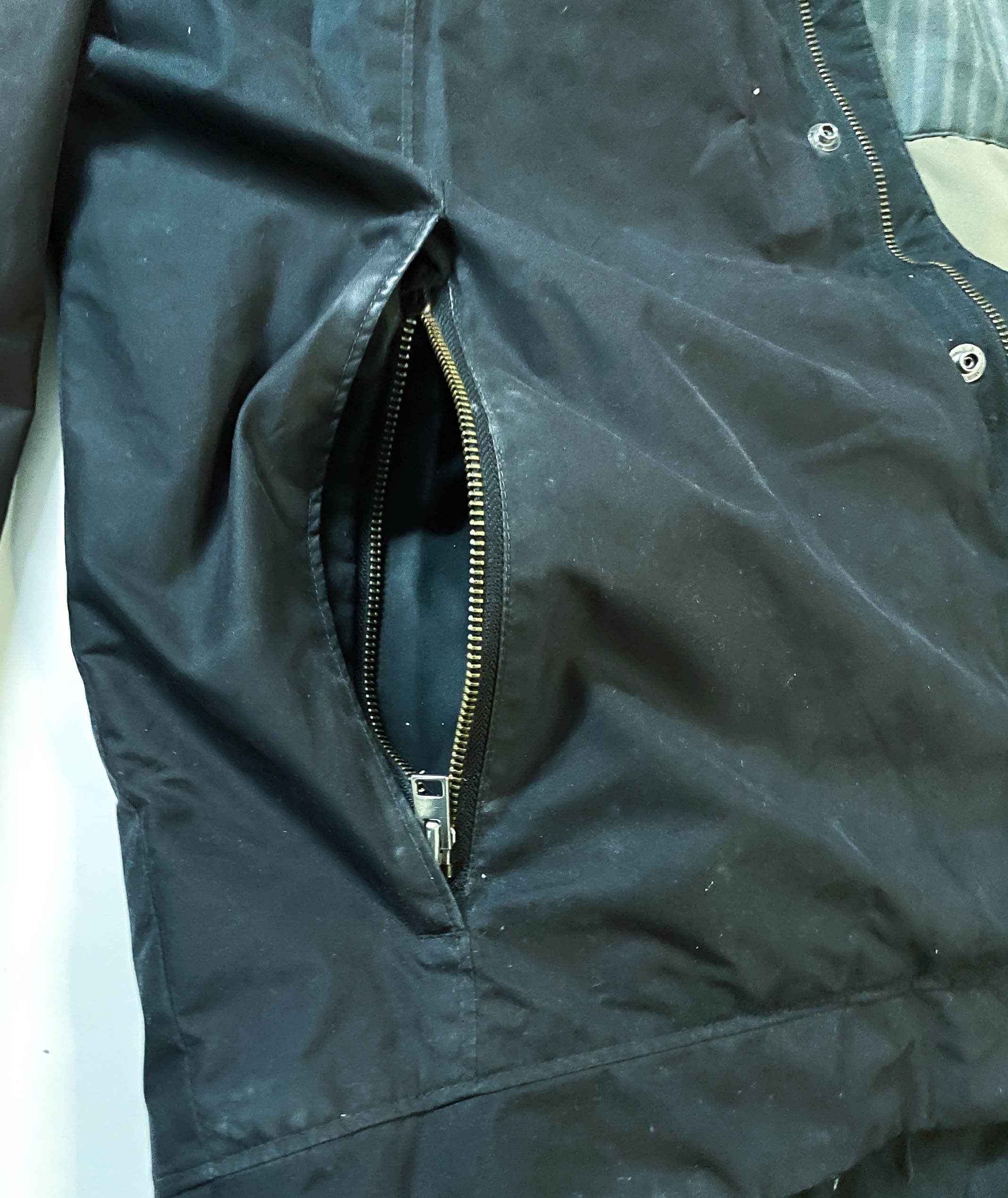Vintage Men's Columbia sportwear black full zip waterproof jacket in L|L32 W25| SKU 4009