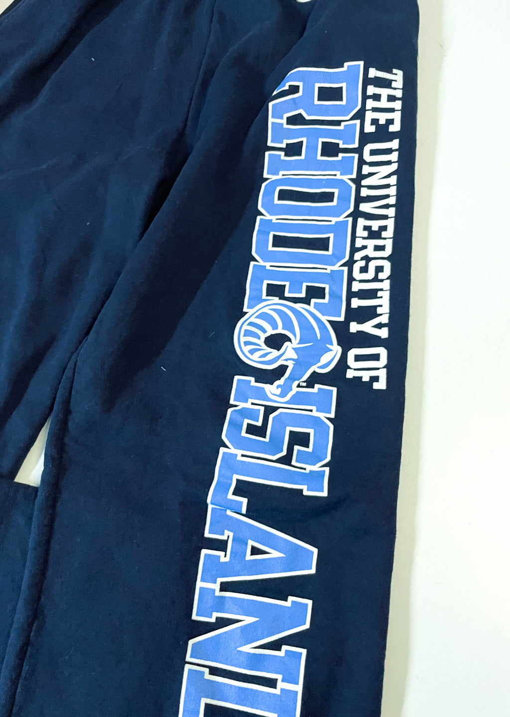 Vintage Champion The university of Rhodes Island Navy fleece sweat pant in S|L28 W22|SKU 4010