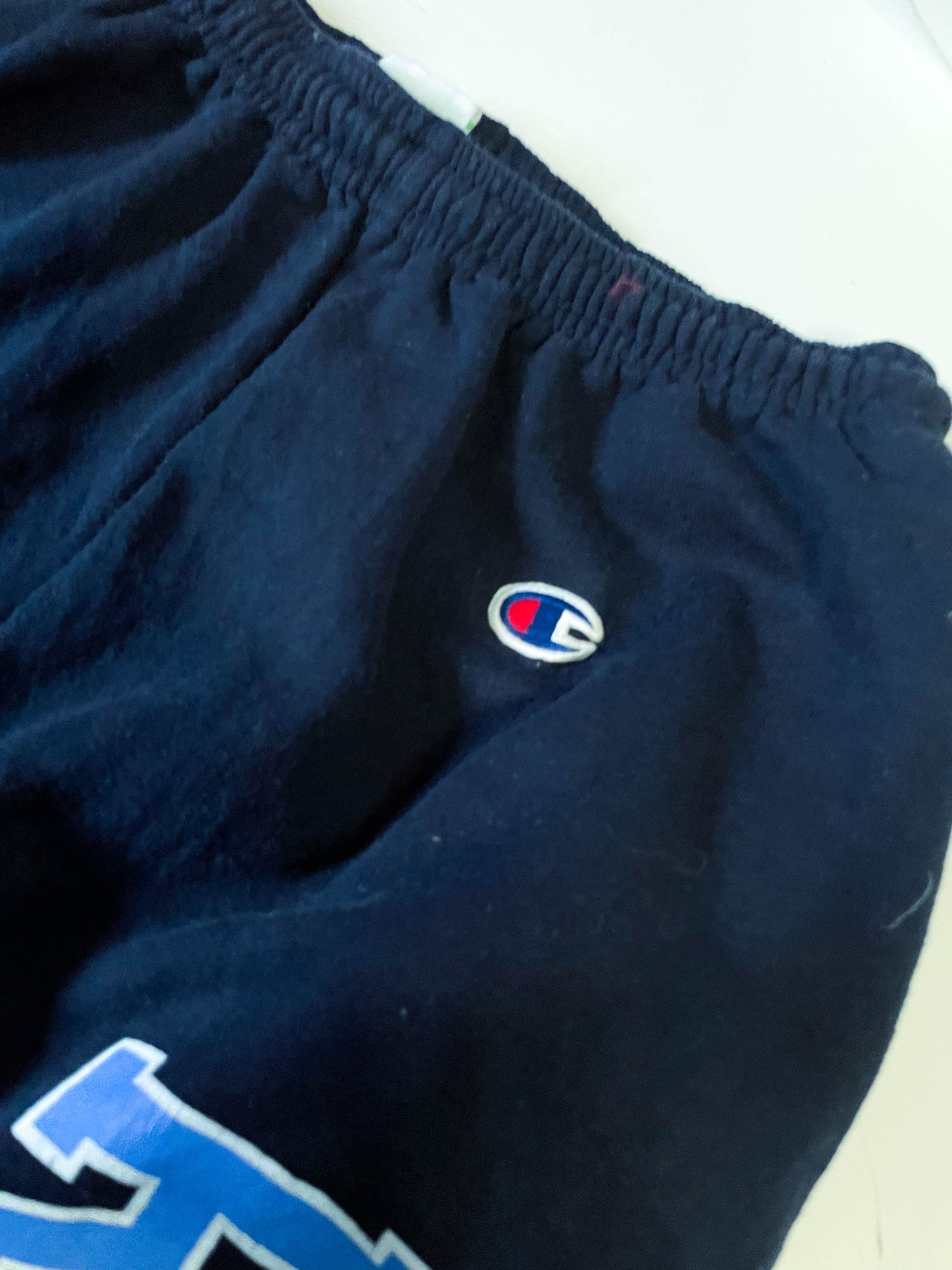 Vintage Champion The university of Rhodes Island Navy fleece sweat pant in S|L28 W22|SKU 4010