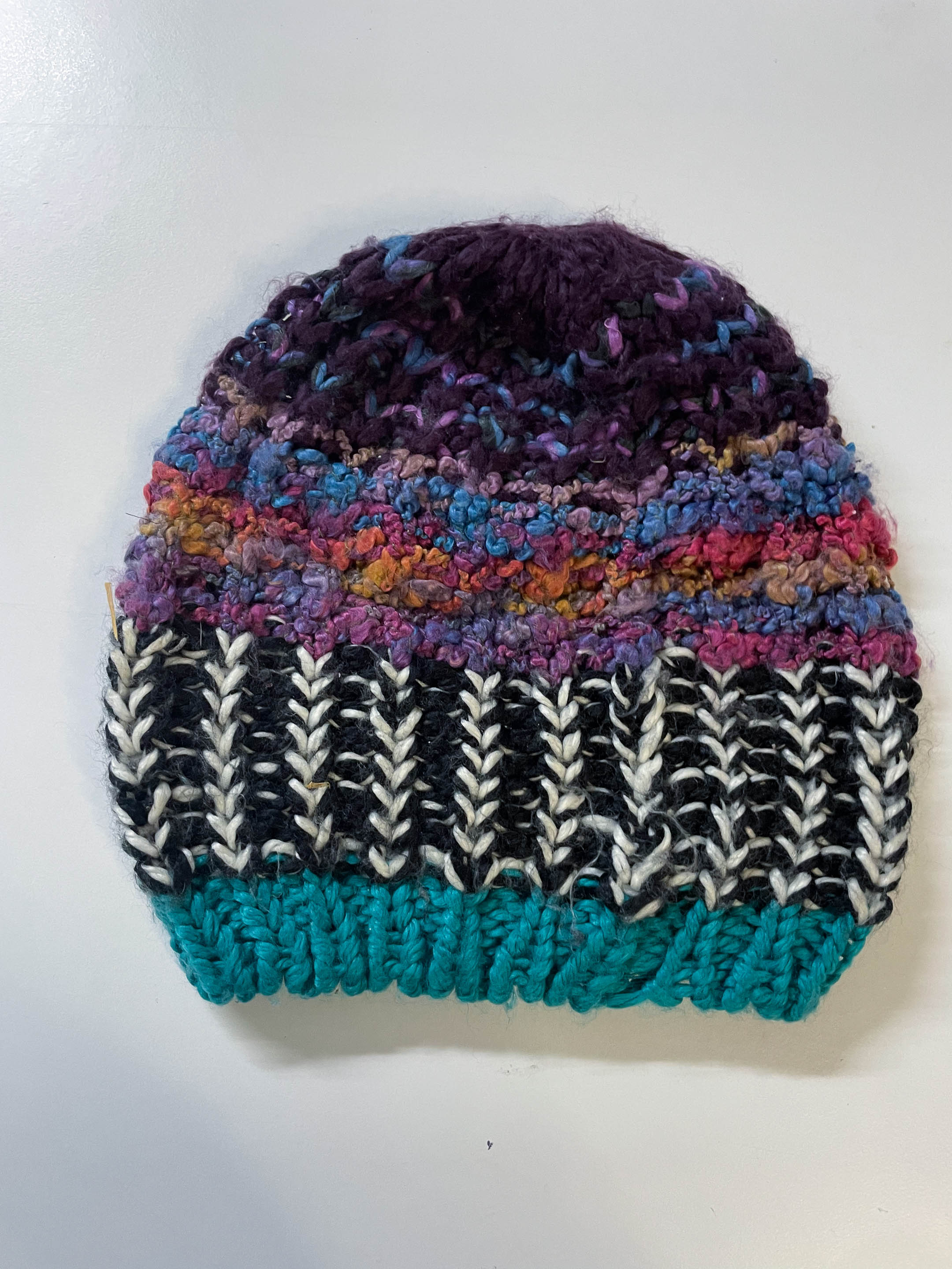 Vintage O'neills crochet beanie in Multicoloured stripe|One size|SKU 4015
