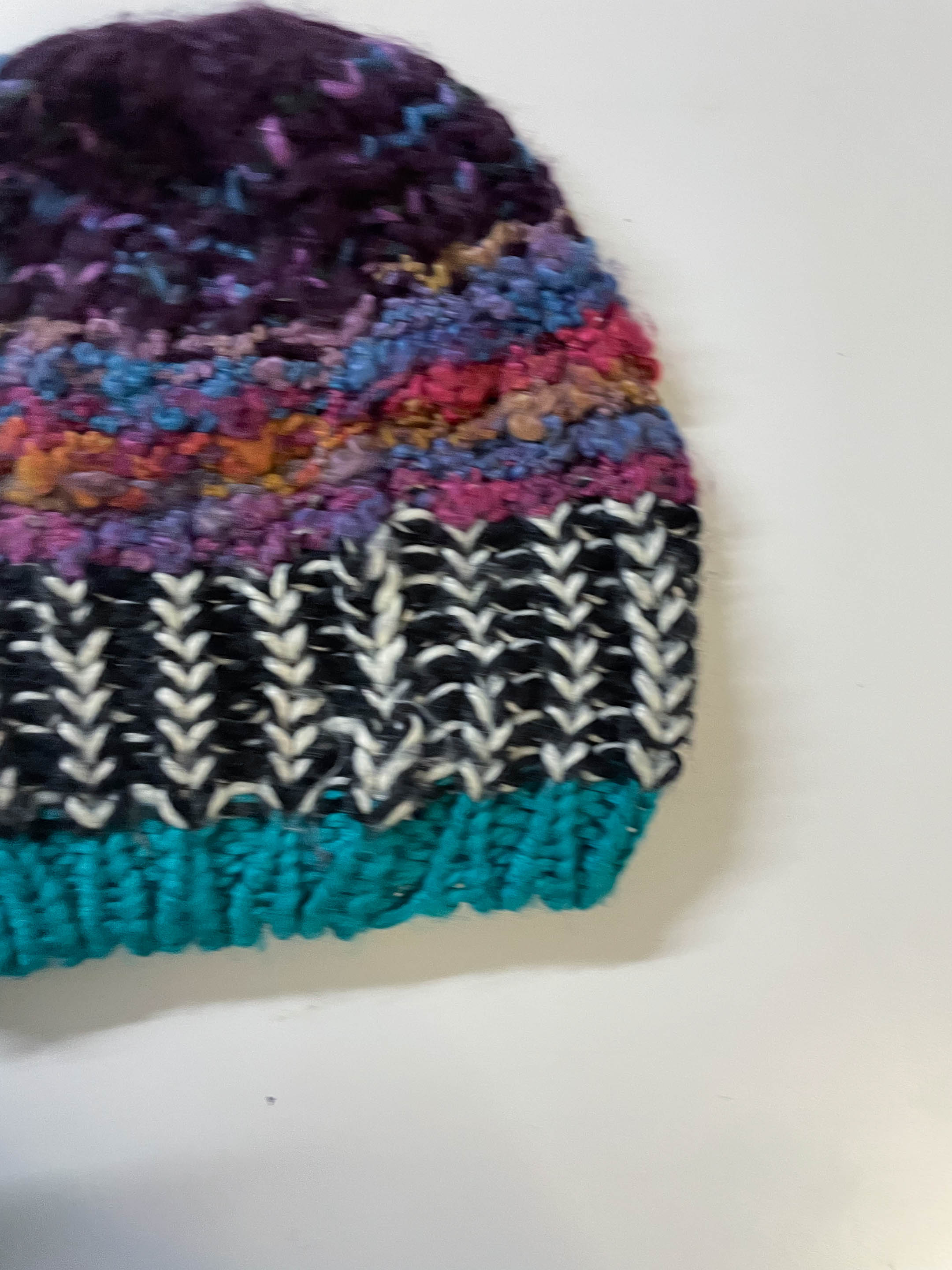 Vintage O'neills crochet beanie in Multicoloured stripe|One size|SKU 4015