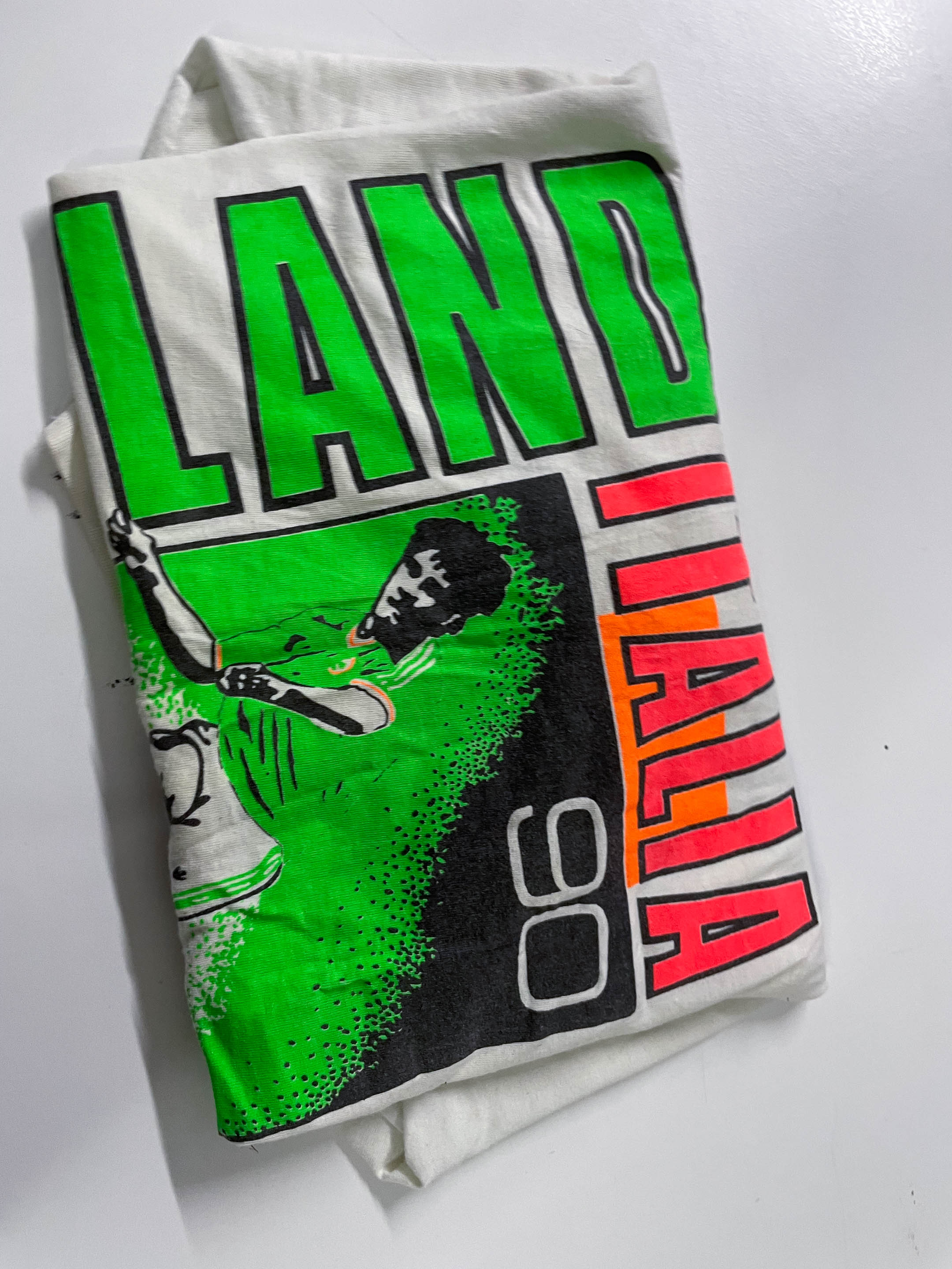 Vintage men's Ireland Italia 1990 world cup graphics white tees in S|L27 W17| SKU 4143