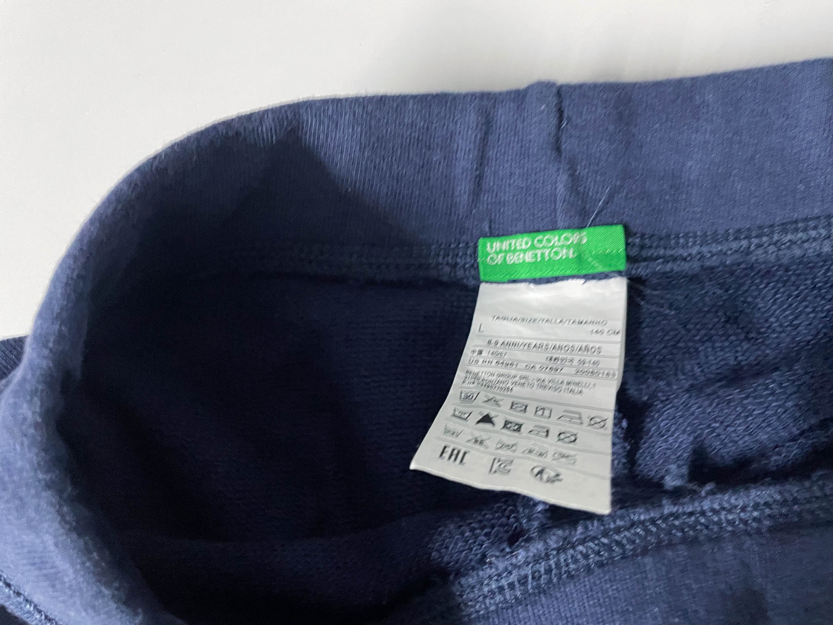 Vintage women's United color of Benetton navy sweat pant in XS |L23 W 22|SKU 4031