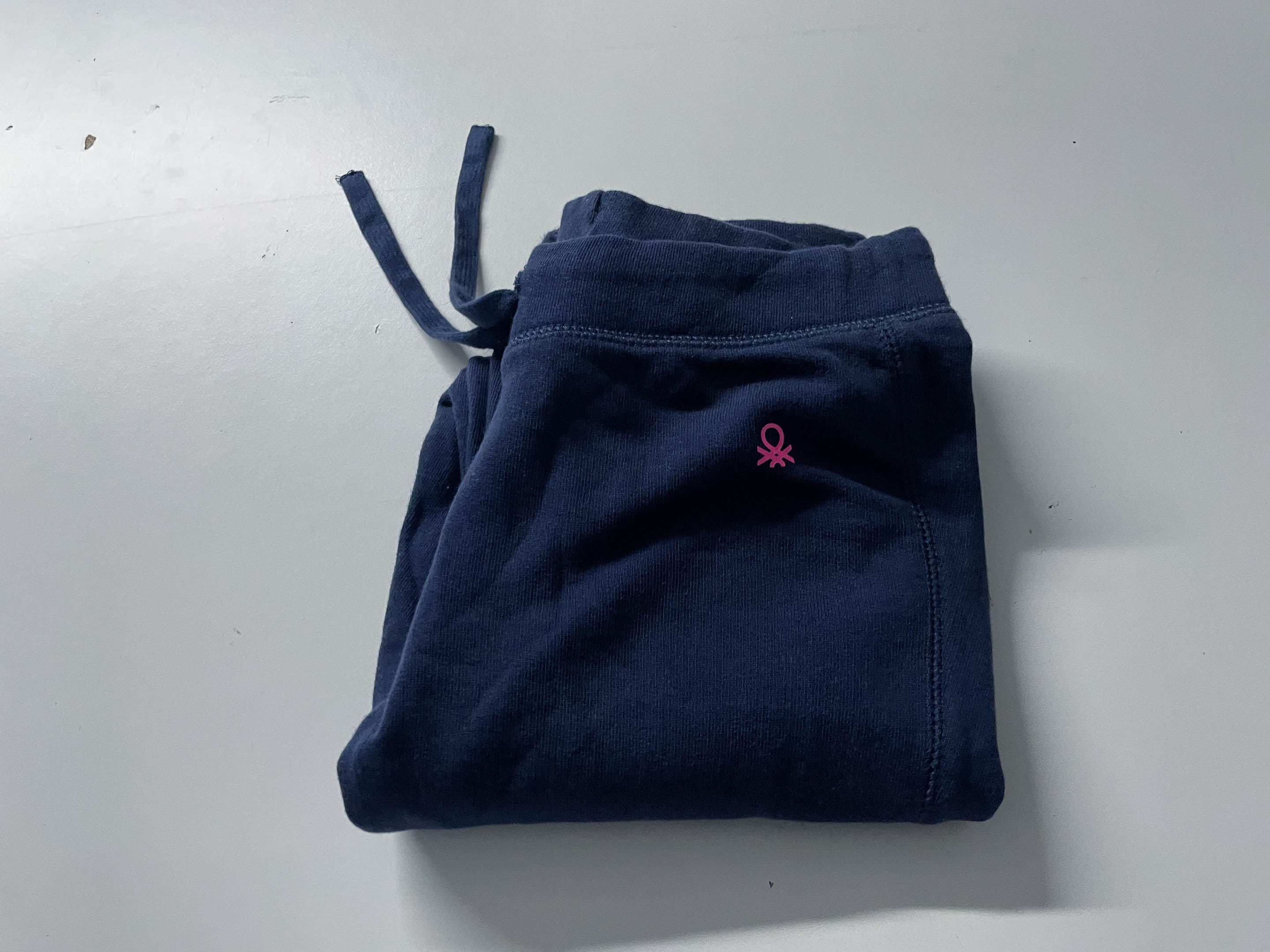 Vintage women's United color of Benetton navy sweat pant in XS |L23 W 22|SKU 4031