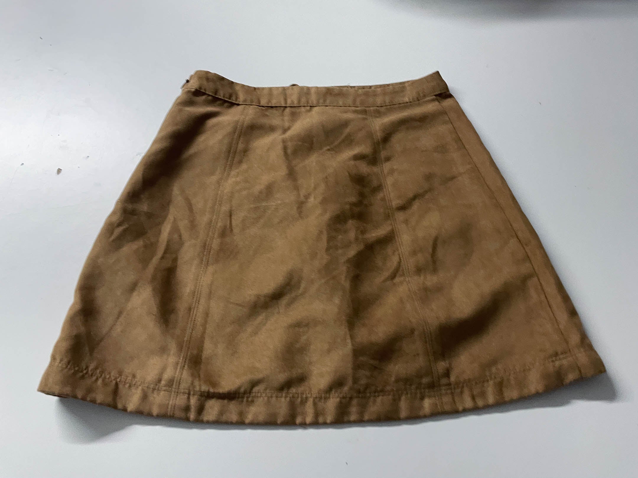 Vintage Women's Hollister Suede Tan Mini skirt in XS/S Made in China|L16 W26|SKU 4036