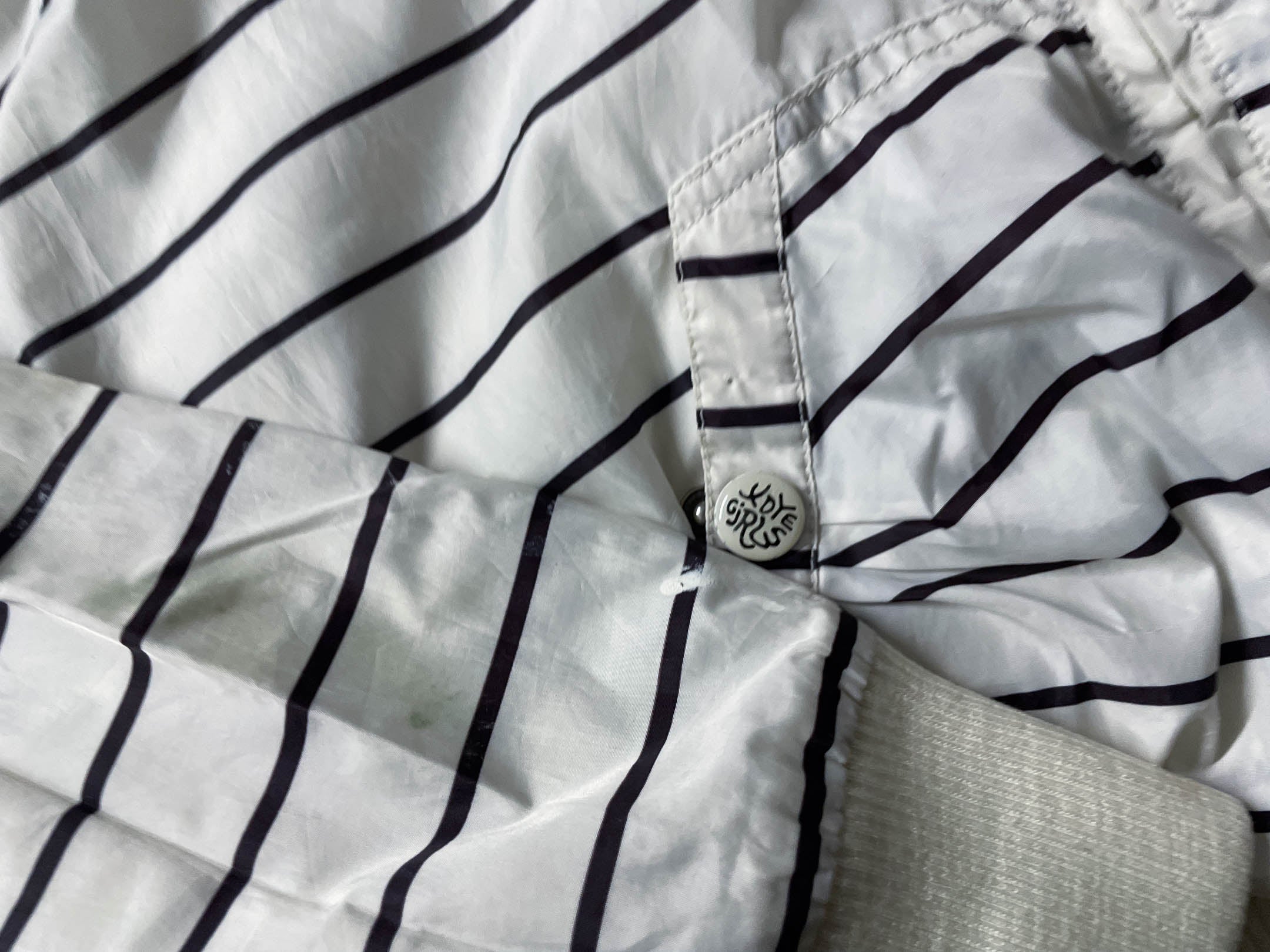 Vintage Women's Pull & Bear XDYE GIRLS White stripe hoodie full zip jacket in XL|L26 W19|SKU 4052