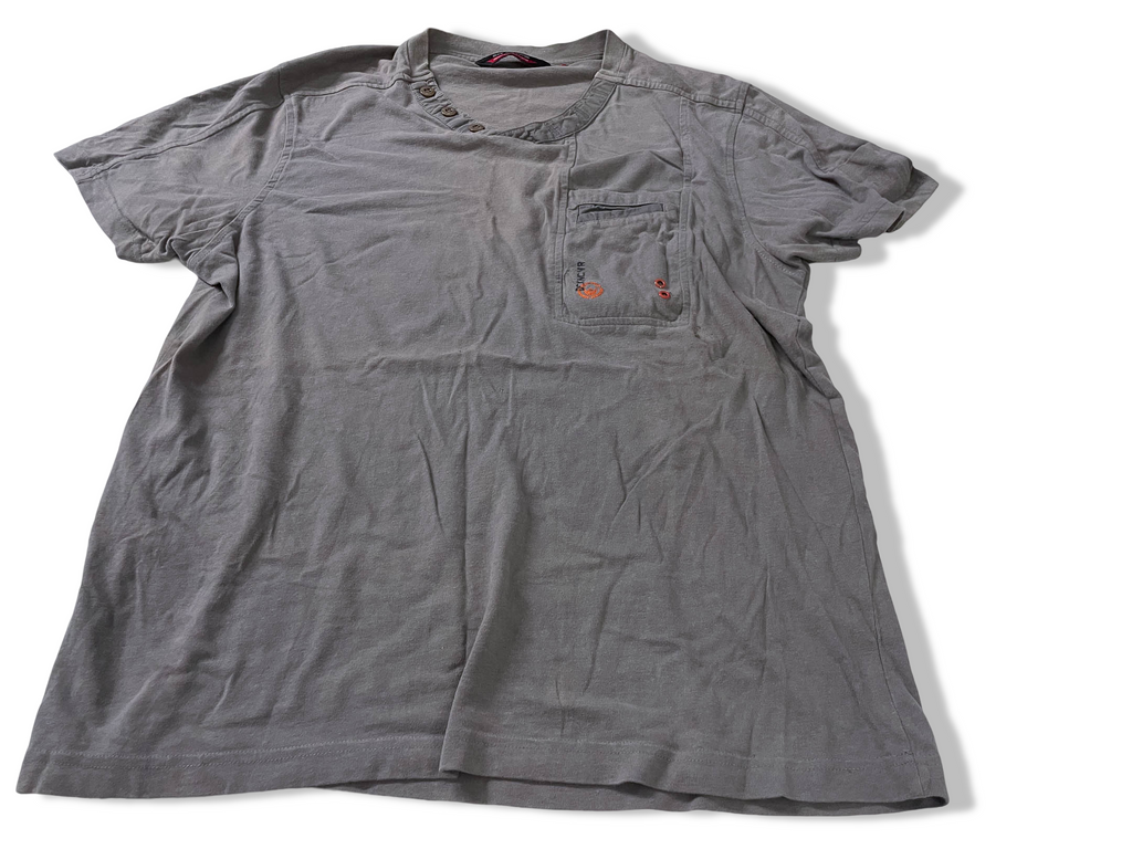 Vintage men's Duck & Cover 1/4 button v-neck grey short sleeve tees in M|L27 W21|SKU 4149