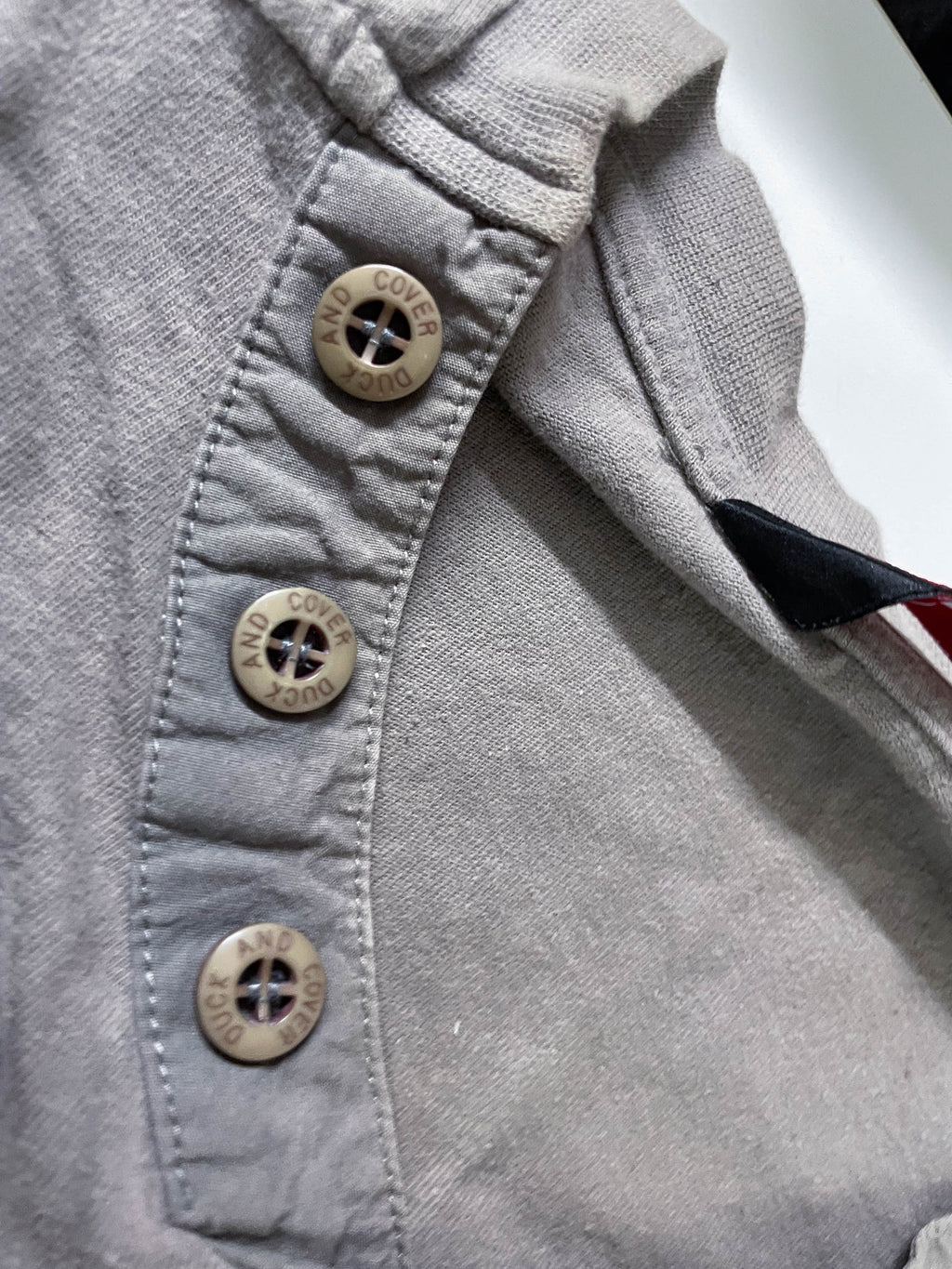 Vintage men's Duck & Cover 1/4 button v-neck grey short sleeve tees in M|L27 W21|SKU 4149