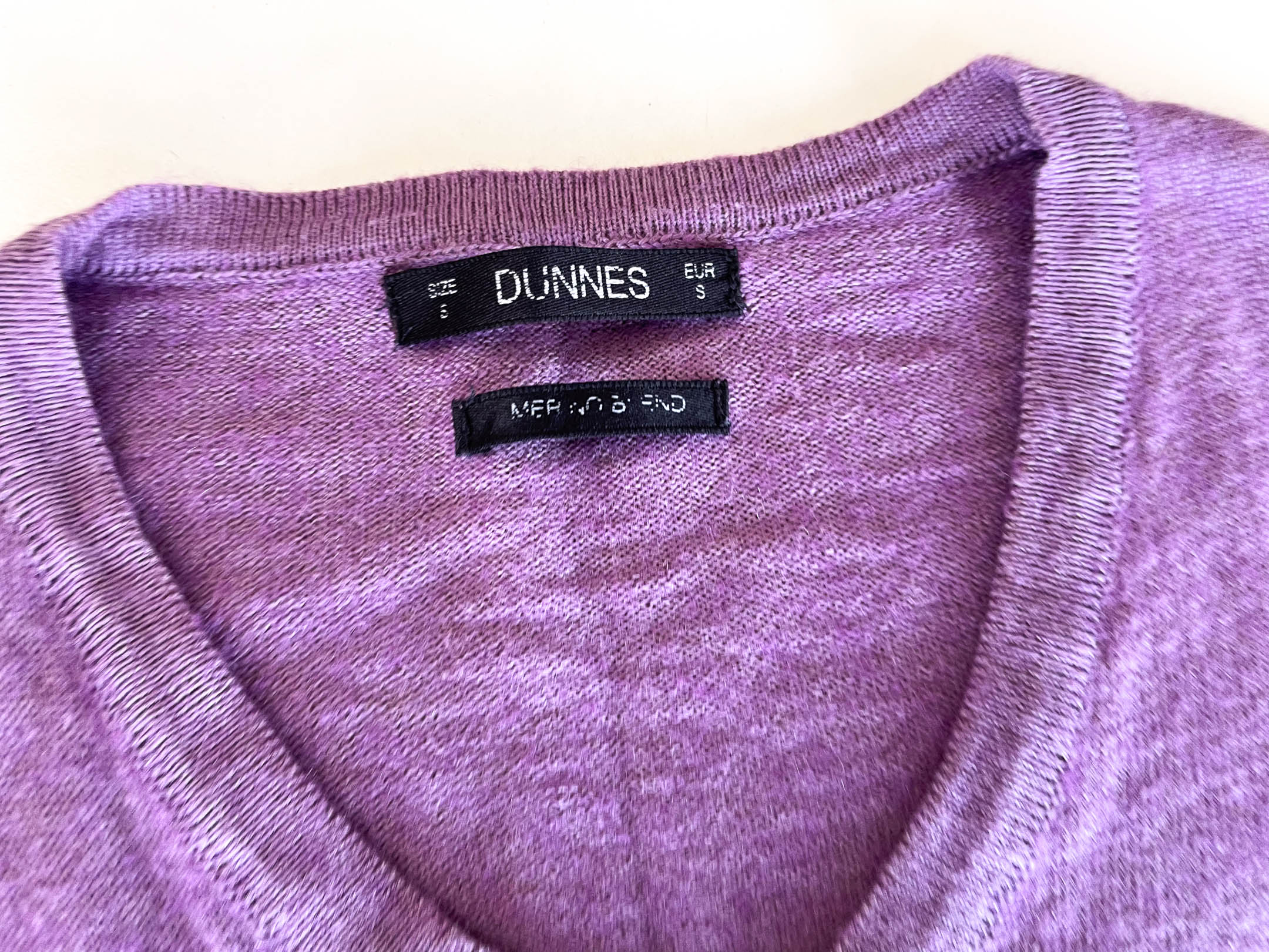 Vintage Dunnes stores purple V-neck long sleeve sweatshirt in S| L24 W18| SKU 4371