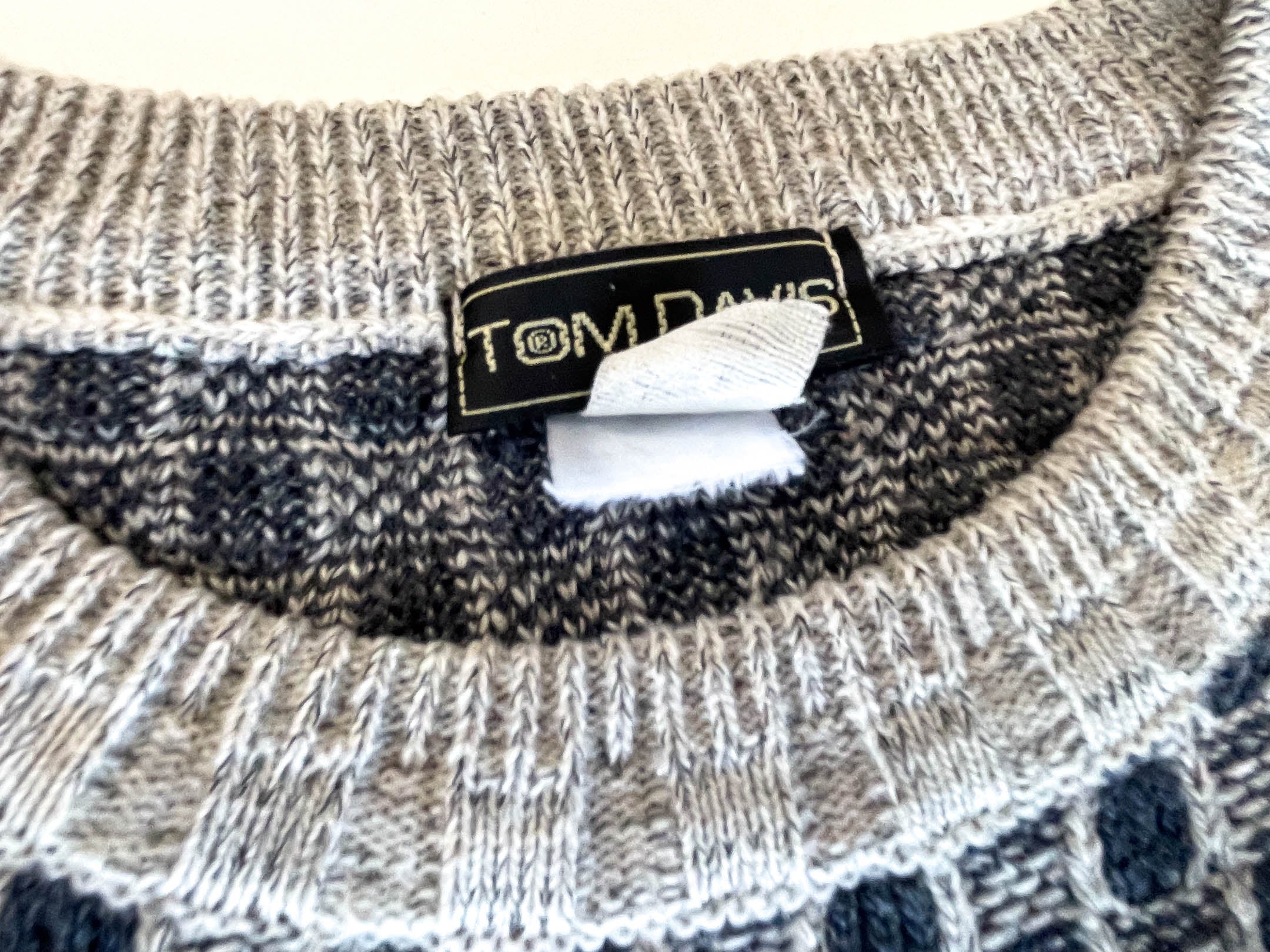 Vintage Tom Davis grey aztec geometric sweatshirt in M| L26 W24|SKU 4377