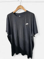 Vintage Men’s Black Nike T-shirt with white embroidered logo streetwear
Size 3XL
L 31 W 29 
SKU 7141