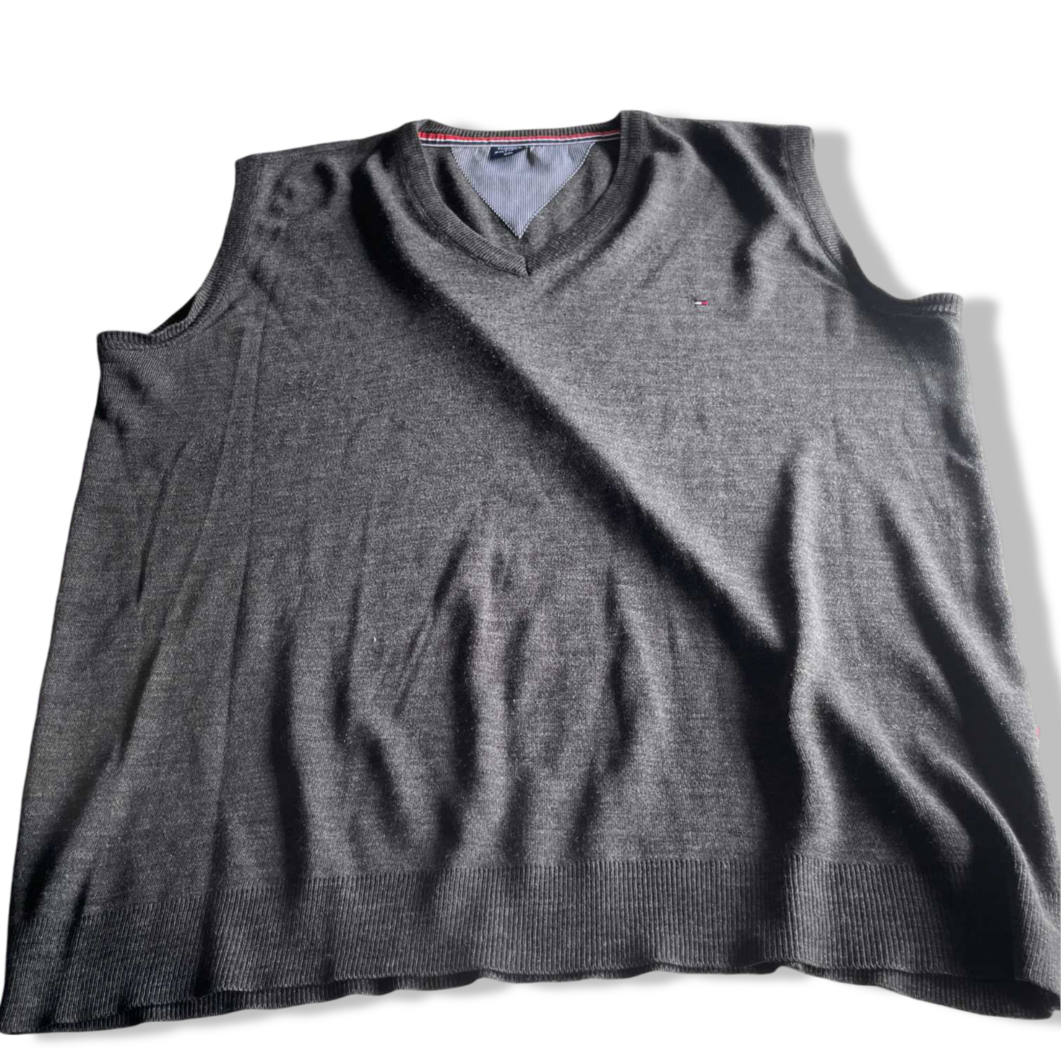 Vintage men grey Tommy Hilfiger V-neck sleeveless sweater in 2XL|L29 W25|SKU 5647