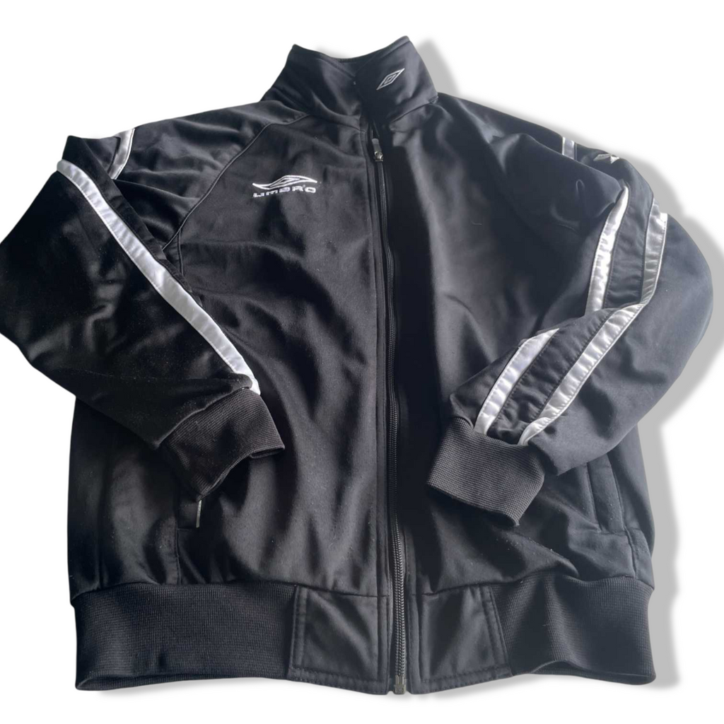 Vintage women Umbro black full zip track jacket in S/M| L28 W18| SKU 5629