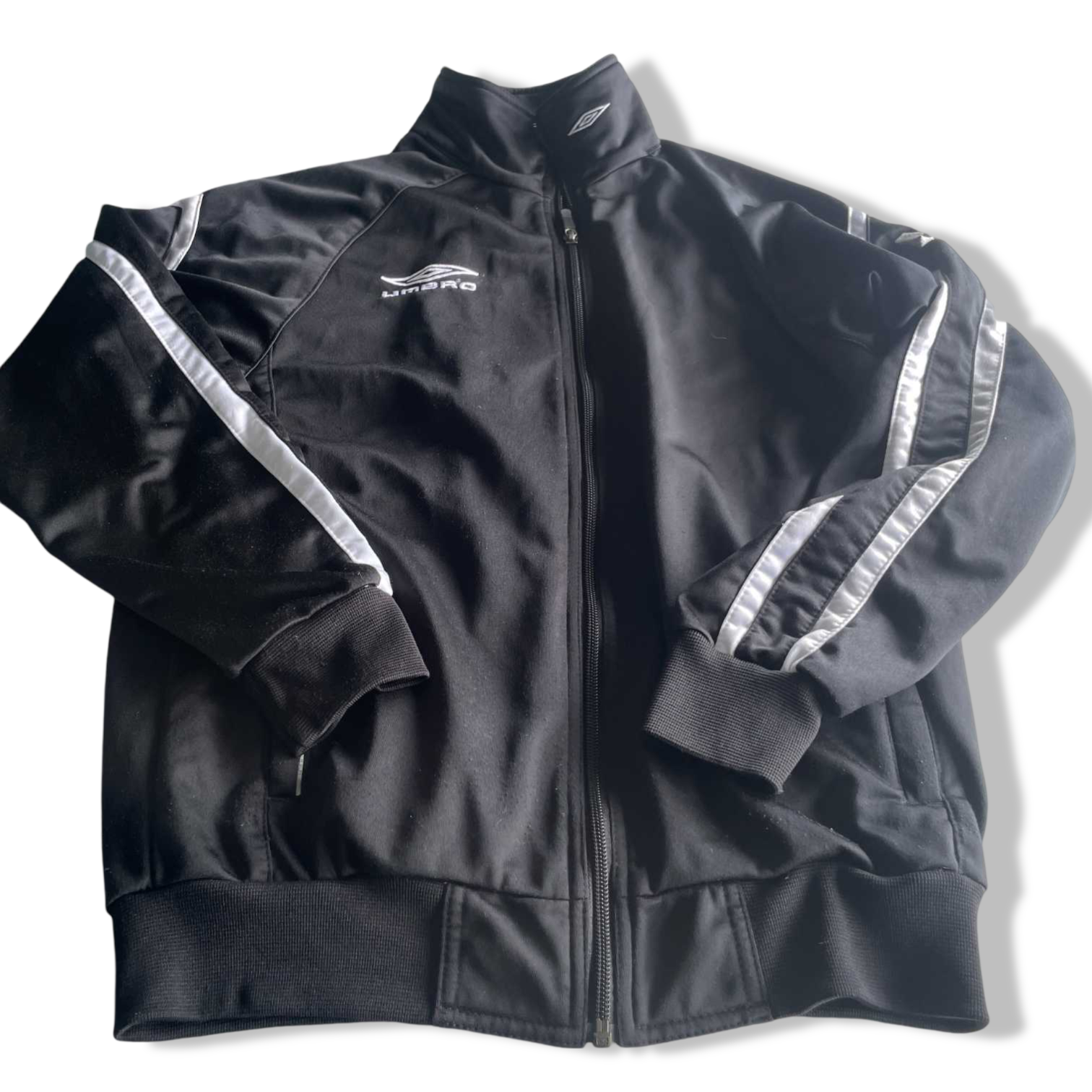 Vintage women Umbro black full zip track jacket in S/M| L28 W18| SKU 5629