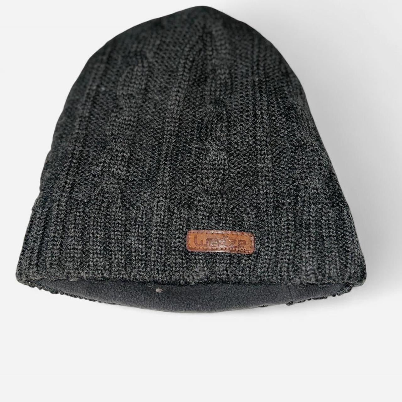 Wedze grey cable knit beanie hat made of a wool blend material. 
One size 
SKU 7180