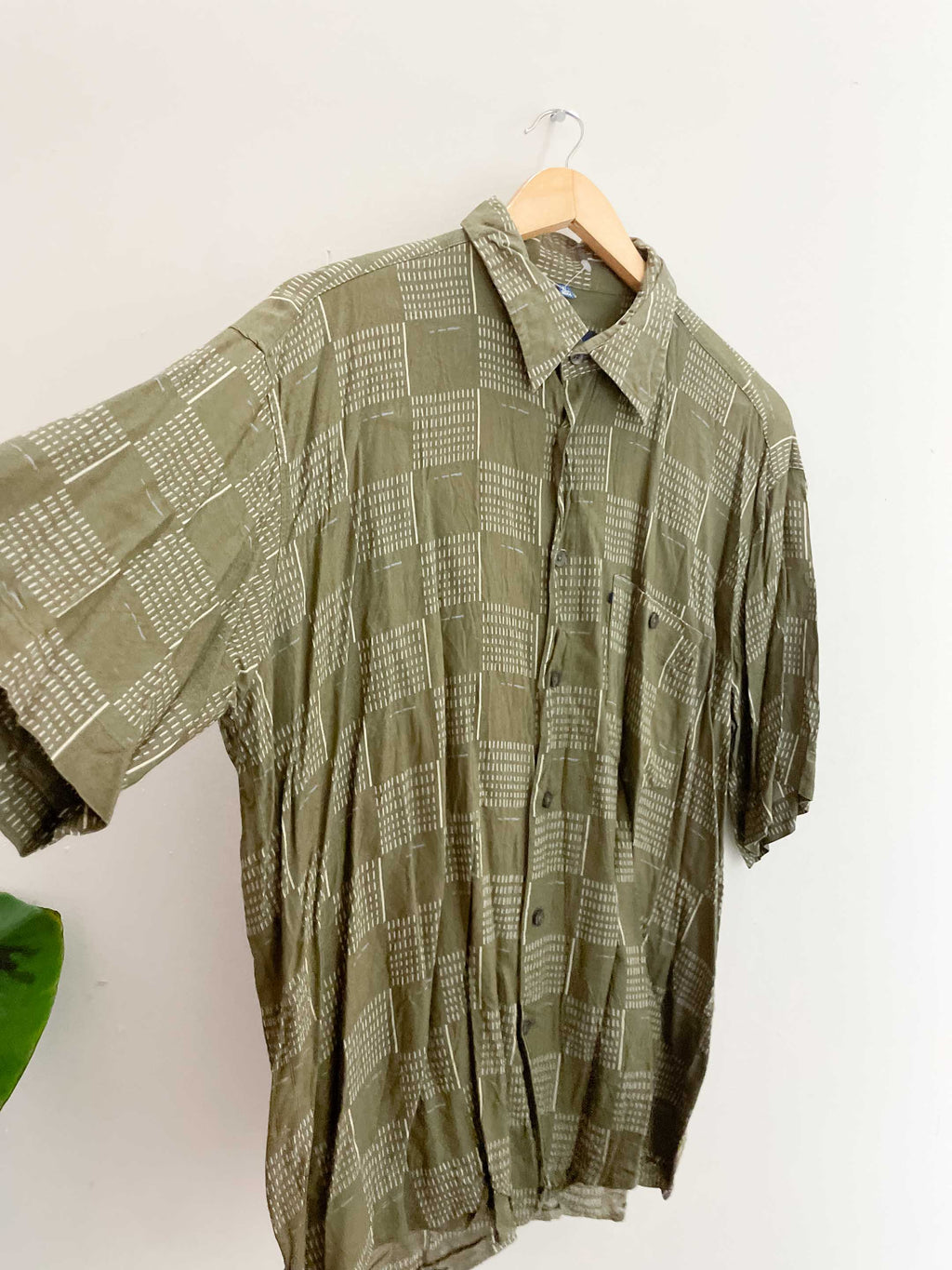 Vintage large green printed pattern mens short sleeve short