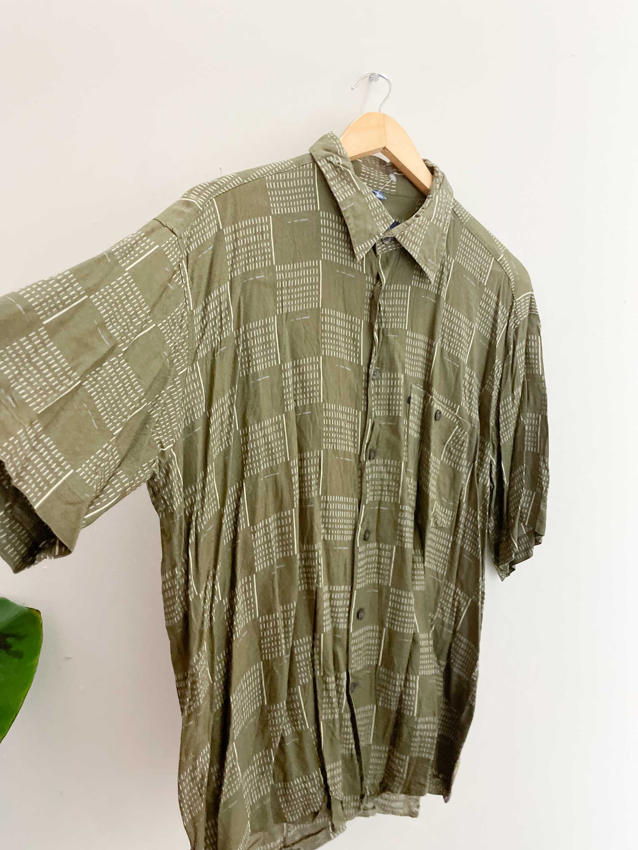 Vintage large green printed pattern mens short sleeve short
