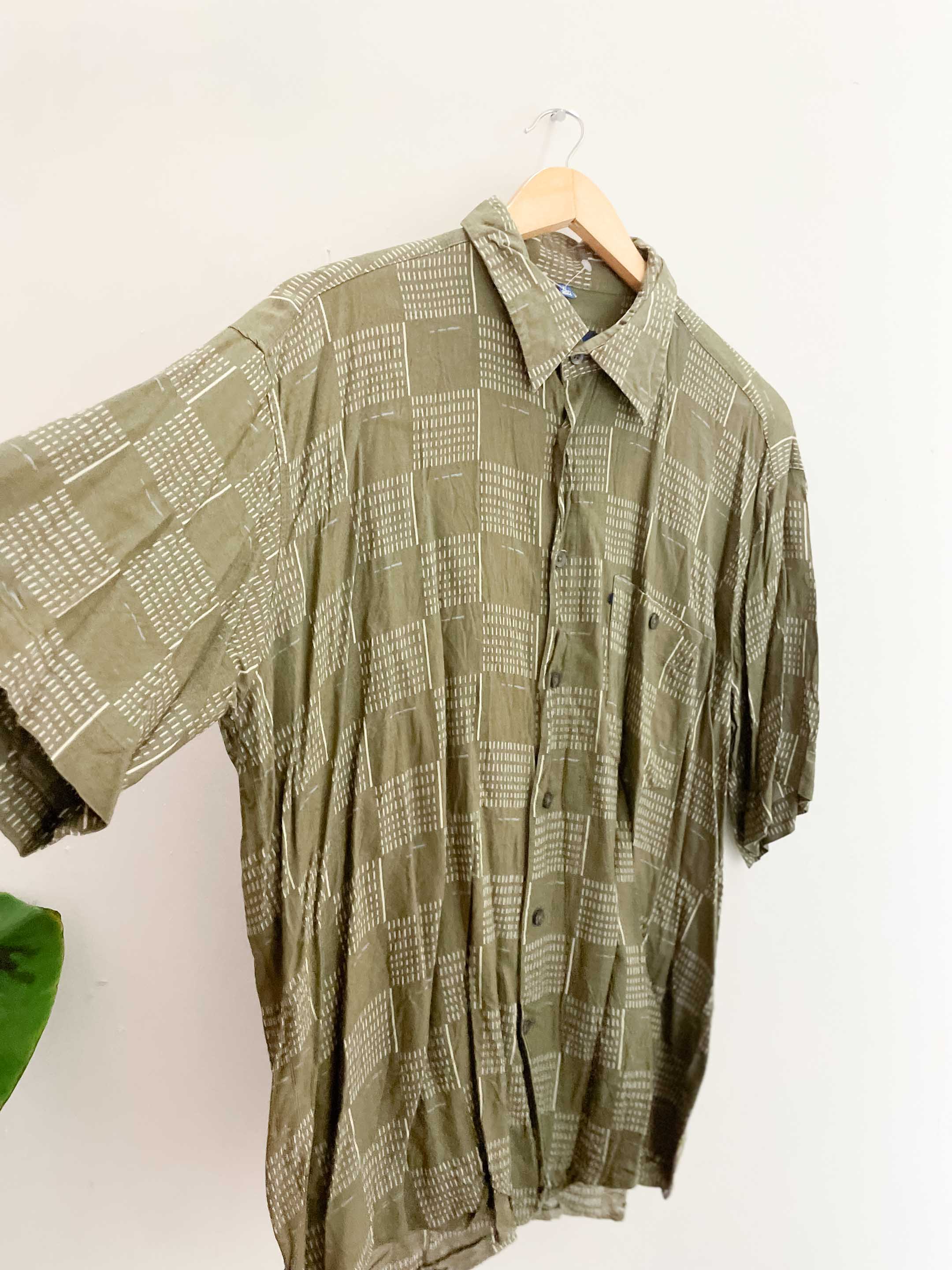 Vintage large green printed pattern mens short sleeve short