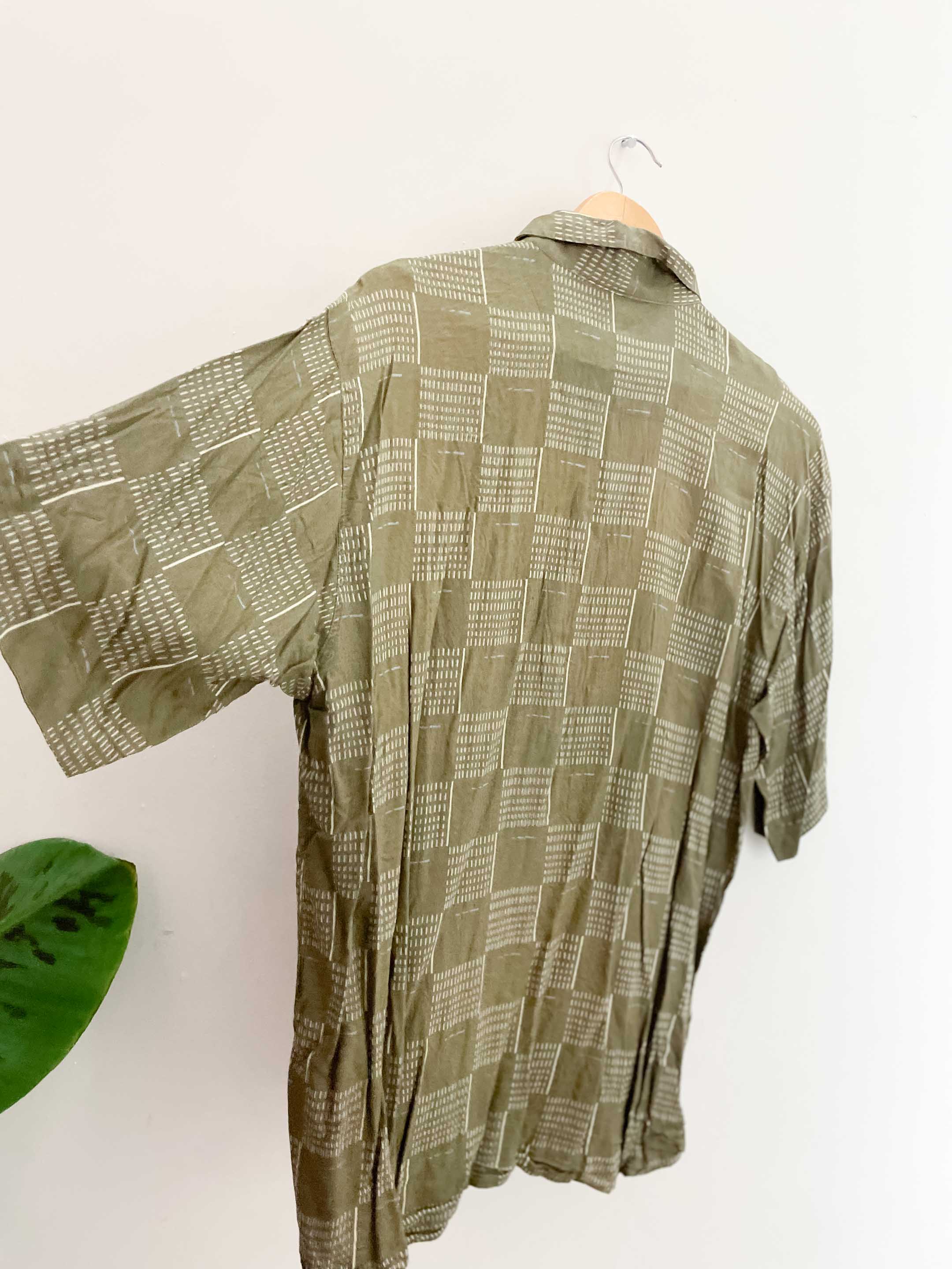 Vintage large green printed pattern mens short sleeve short