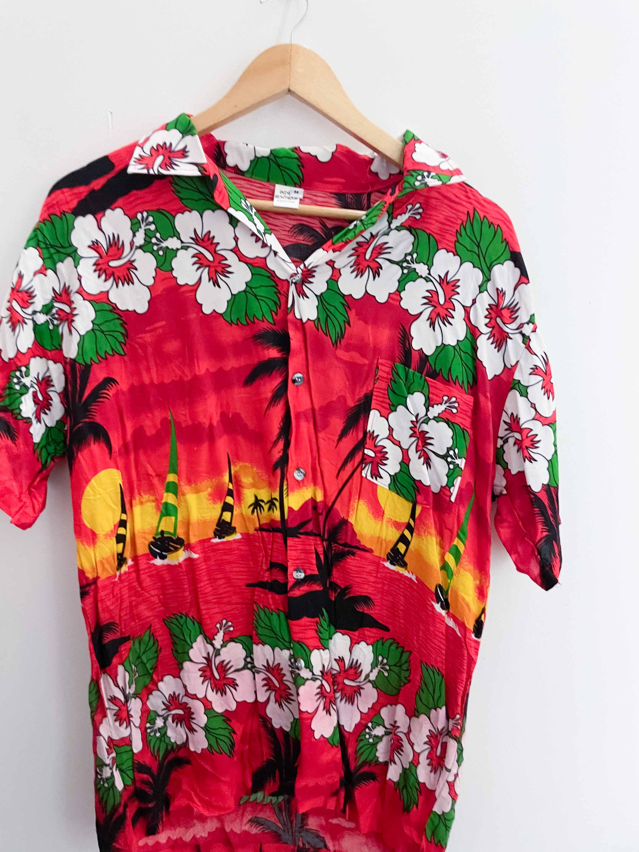 Vintage red floral pattern beach shirt size M