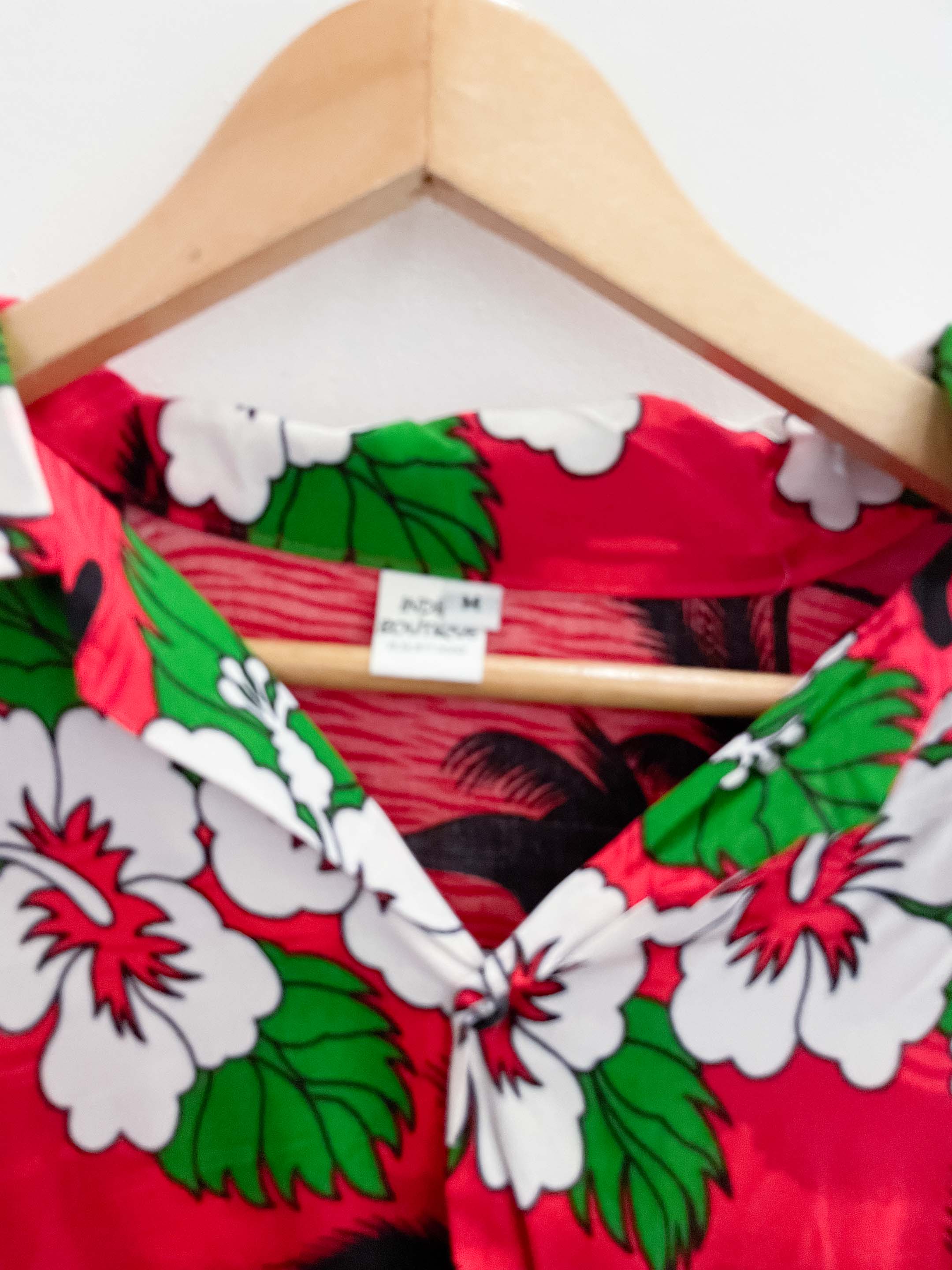 Vintage red floral pattern beach shirt size M