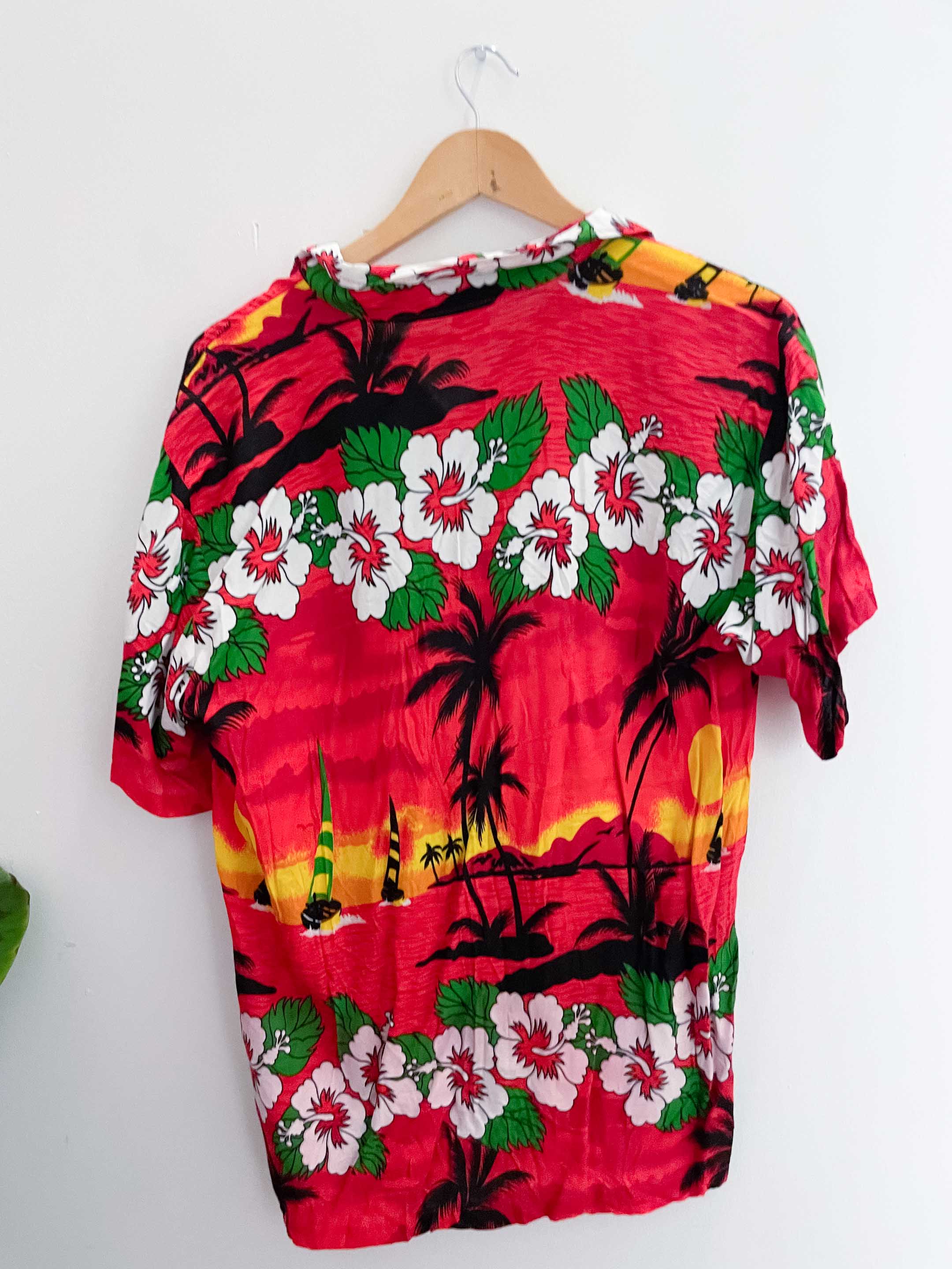 Vintage red floral pattern beach shirt size M