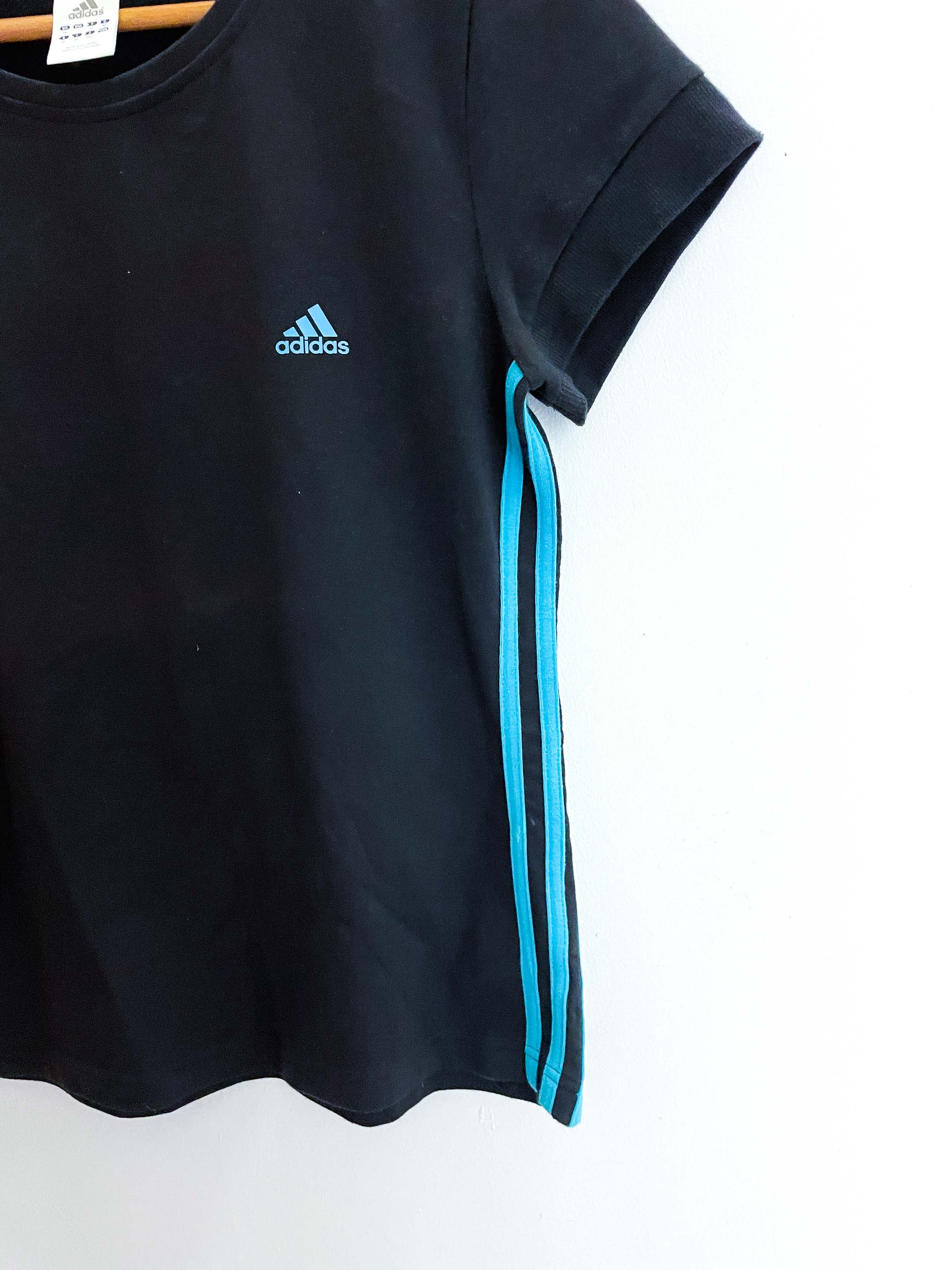 Vintage black blue 3 stripe adidas tshirt size M