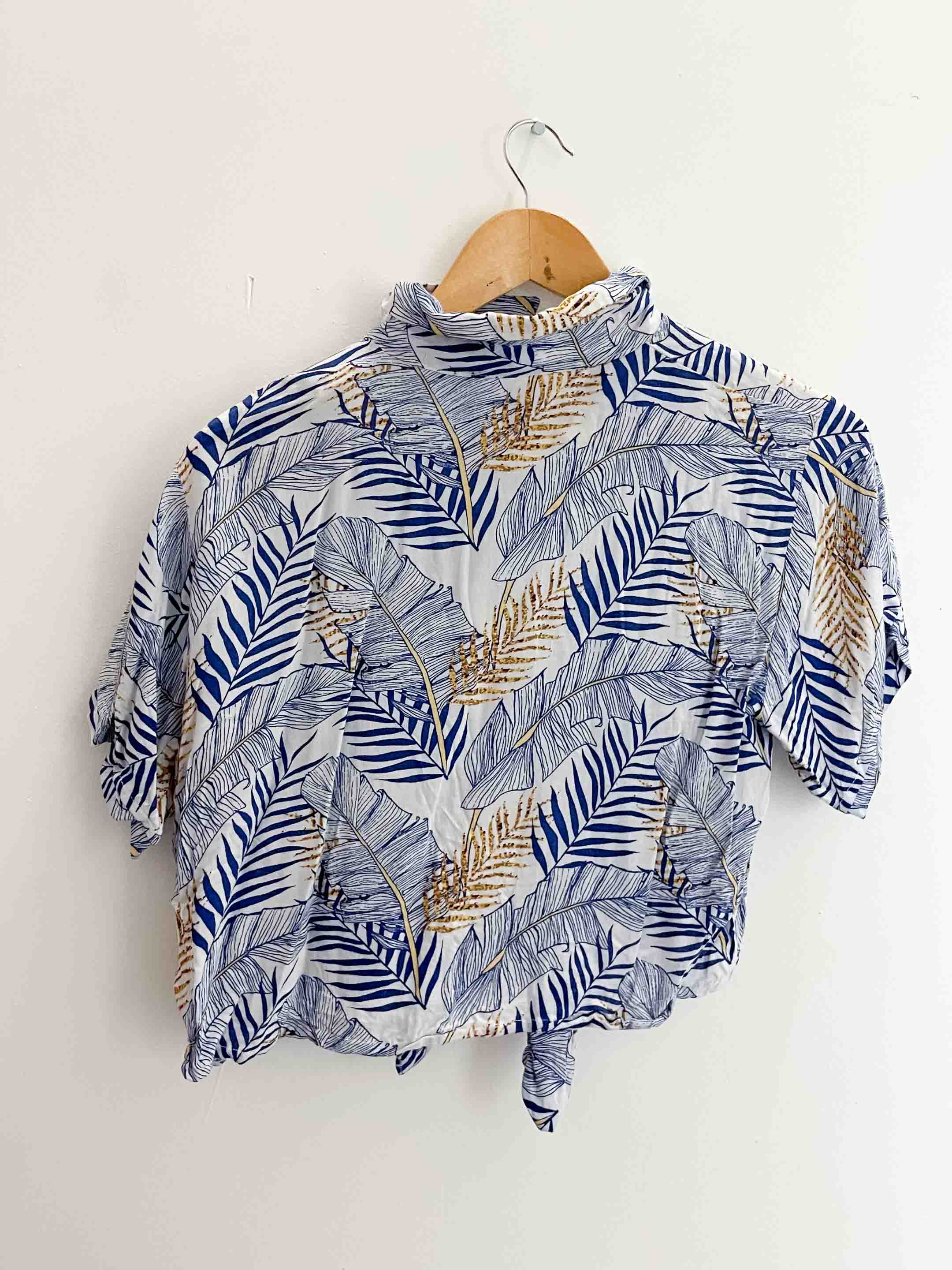 Vintage aeropostale blue floral beach pattern women cropped shirt size XL