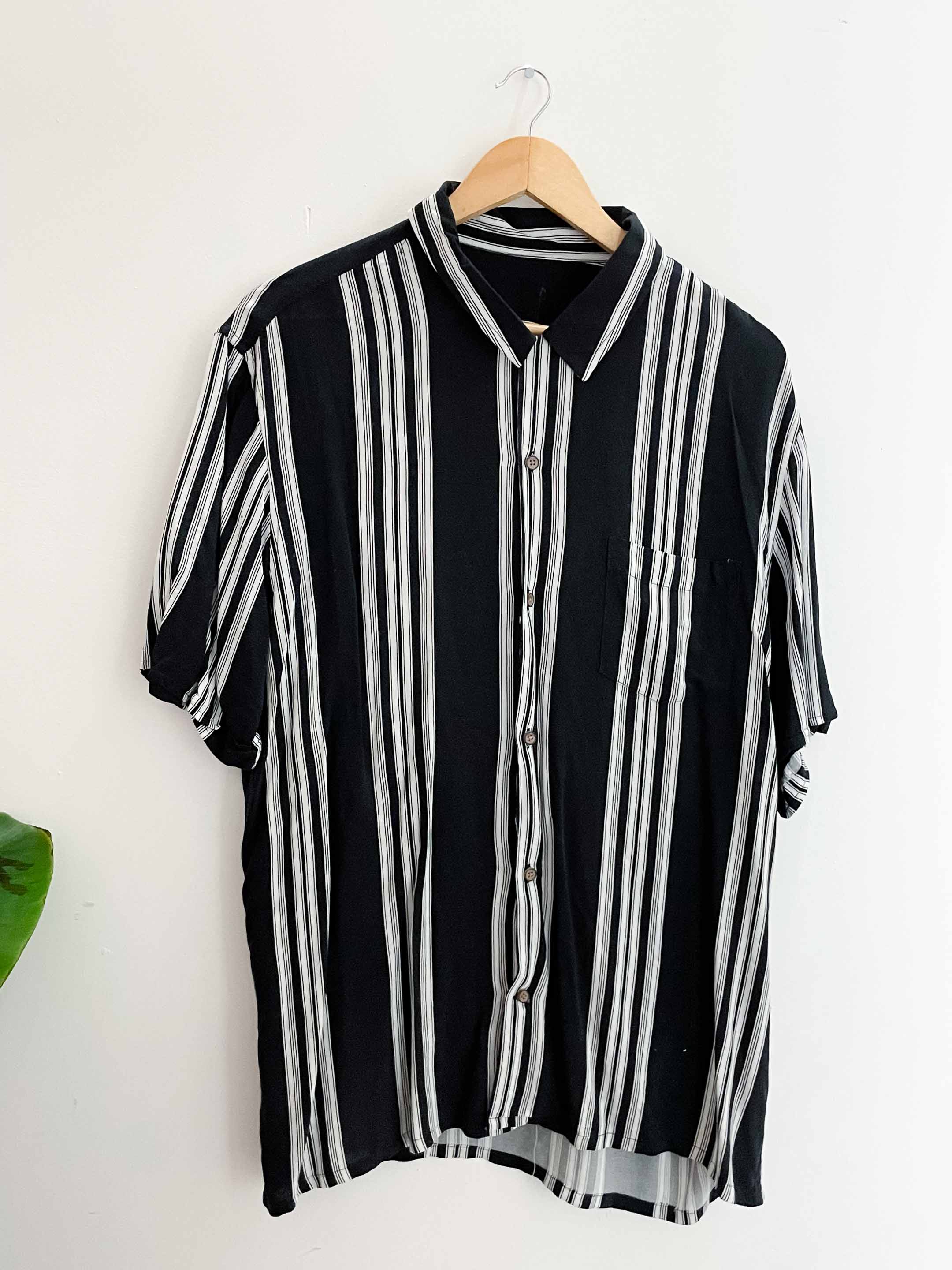 Vintage black vertical stripe mens shirt size XL