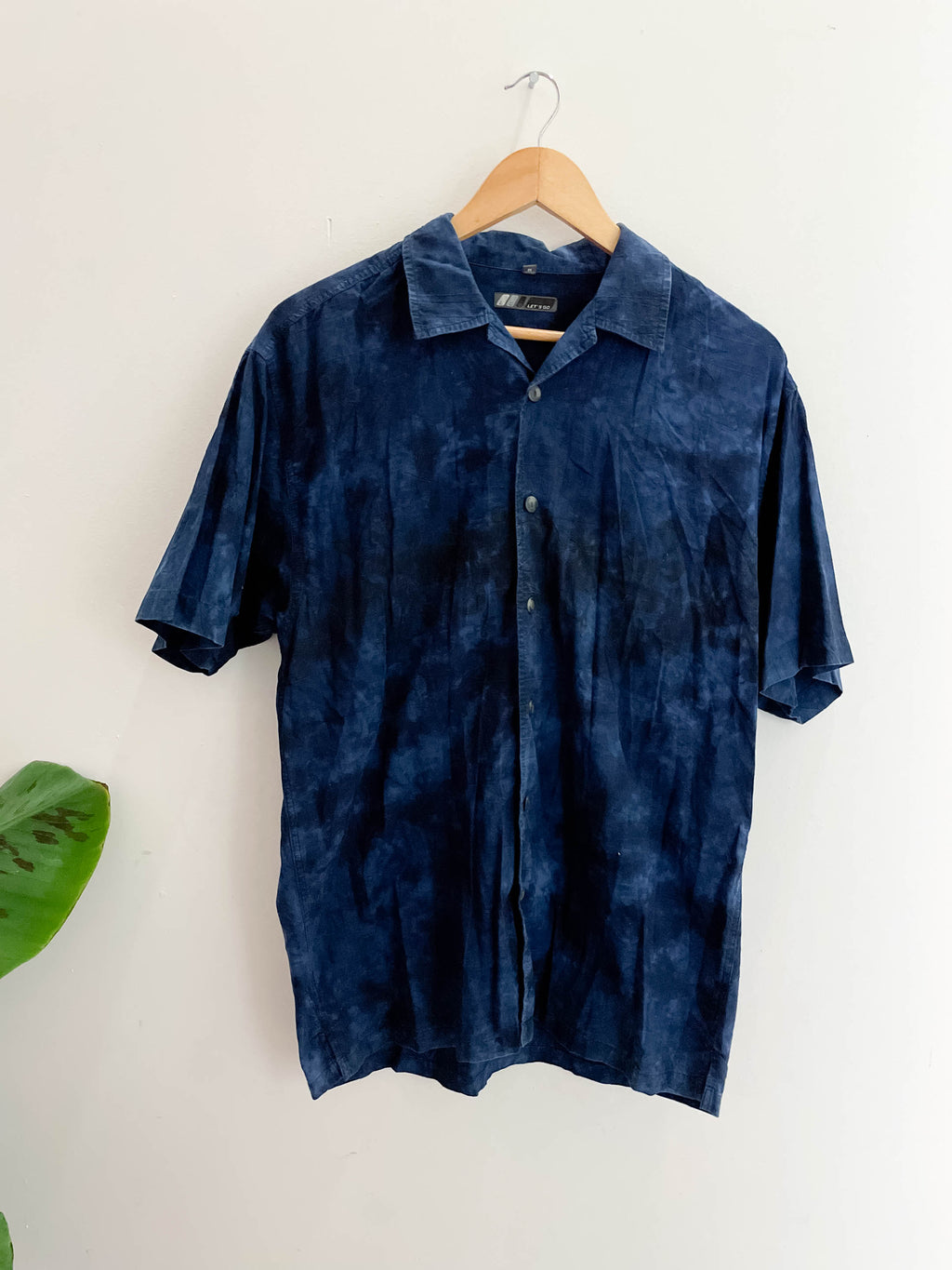 Vintage blue tie dye let's go mens short sleeve shirt size M