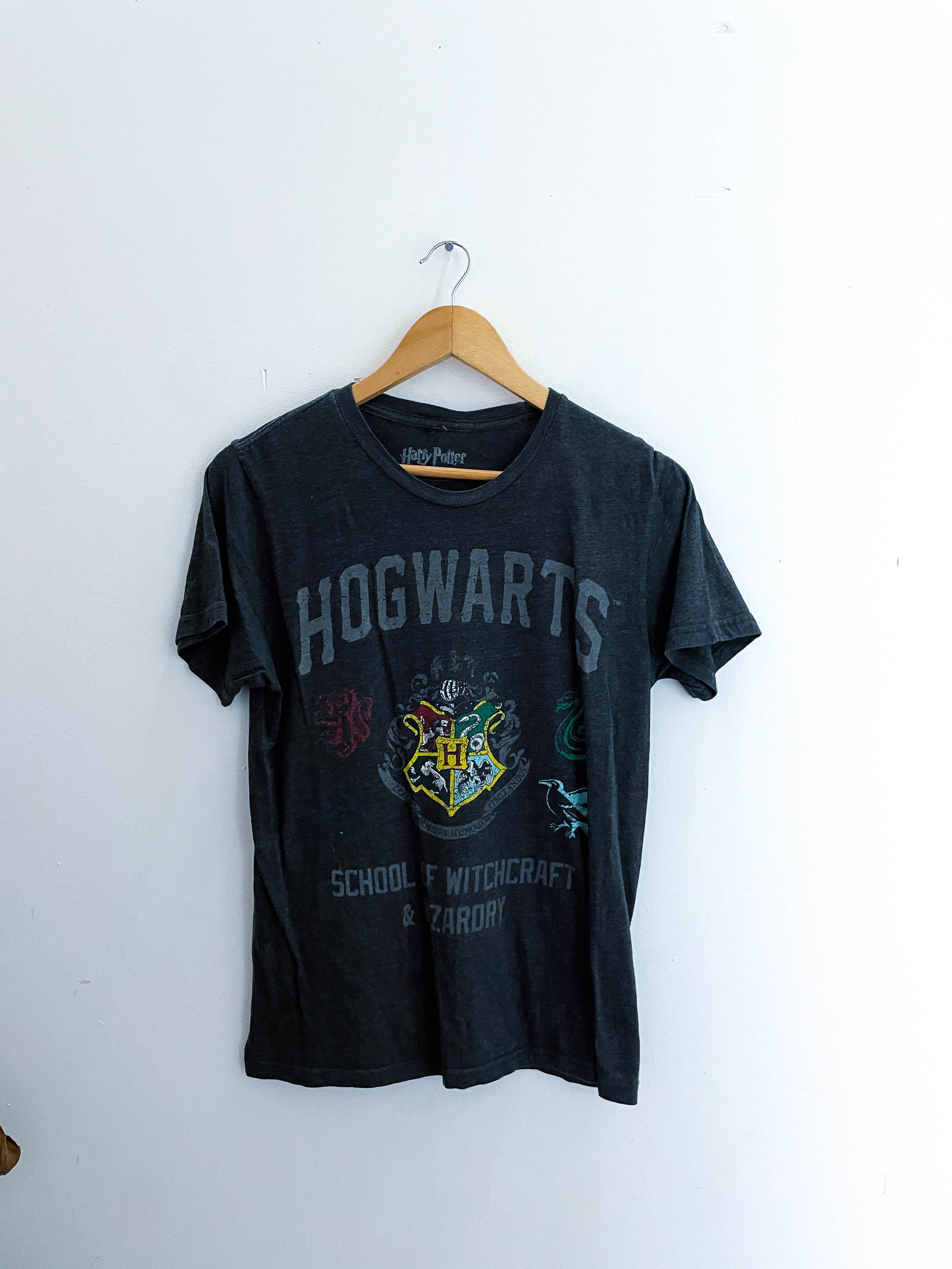 Vintage Harrypotters Hogwart Graphics small grey tshirt