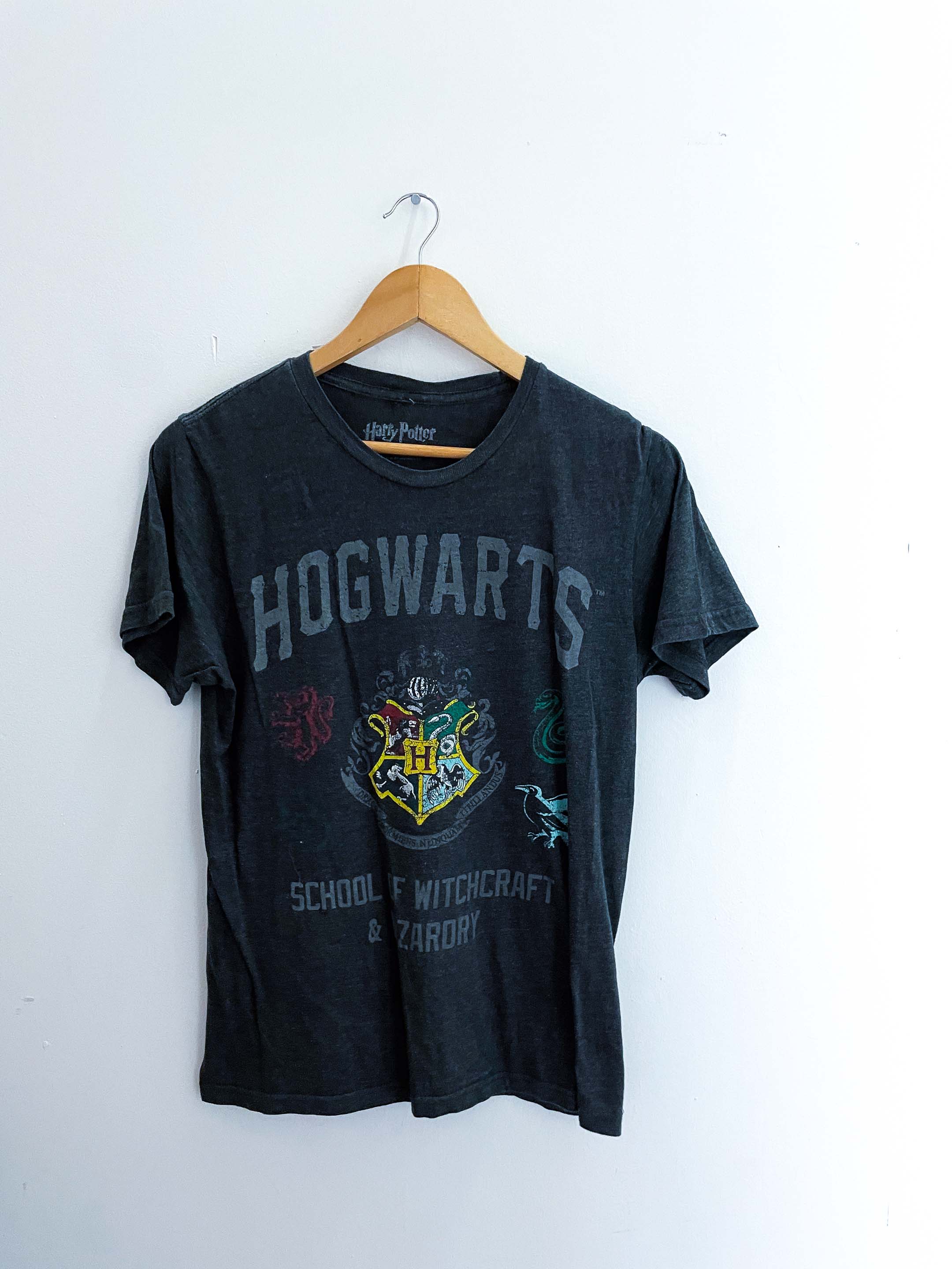 Vintage Harrypotters Hogwart Graphics small grey tshirt