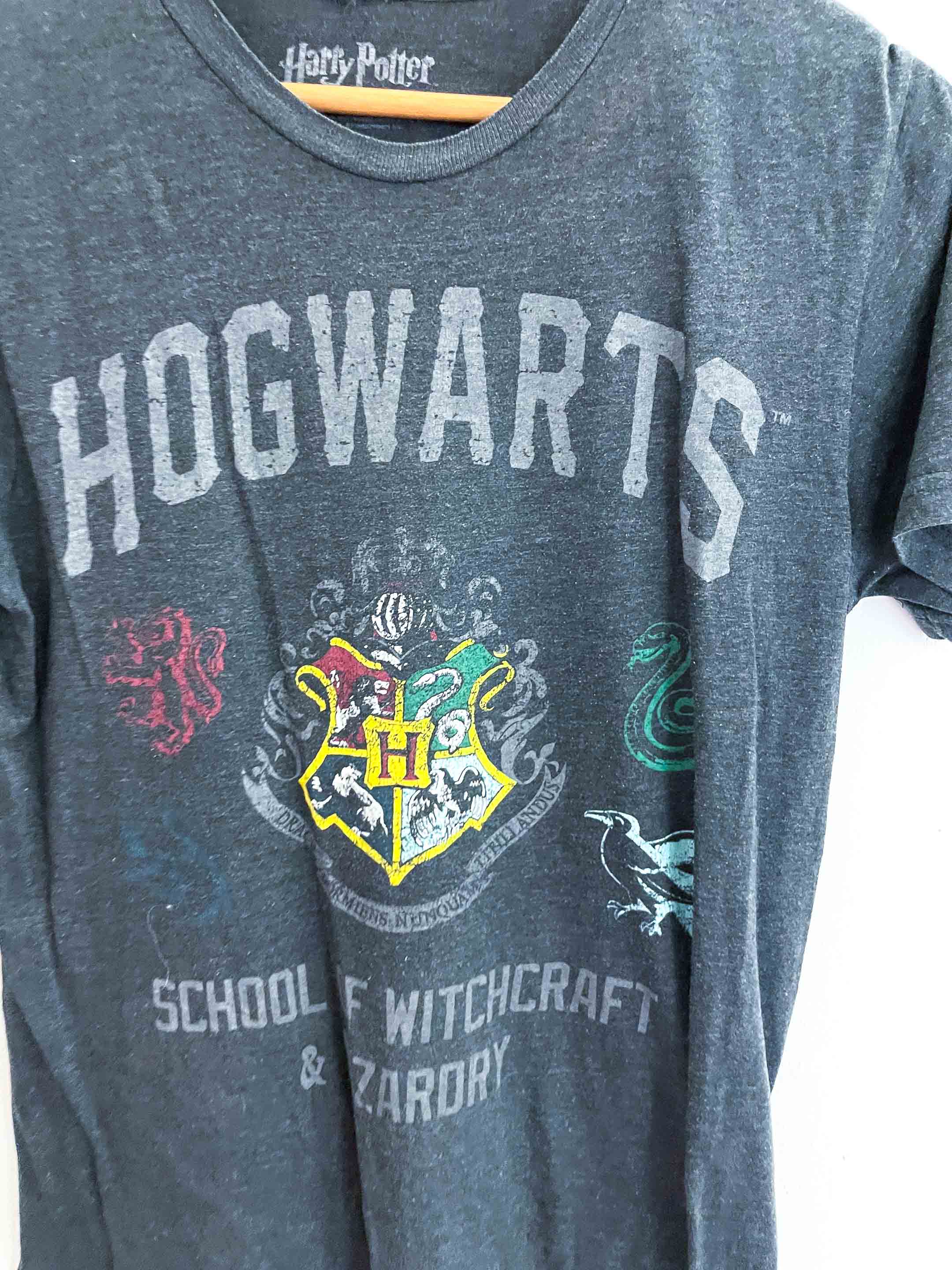 Vintage Harrypotters Hogwarts Graphics small grey tshirt